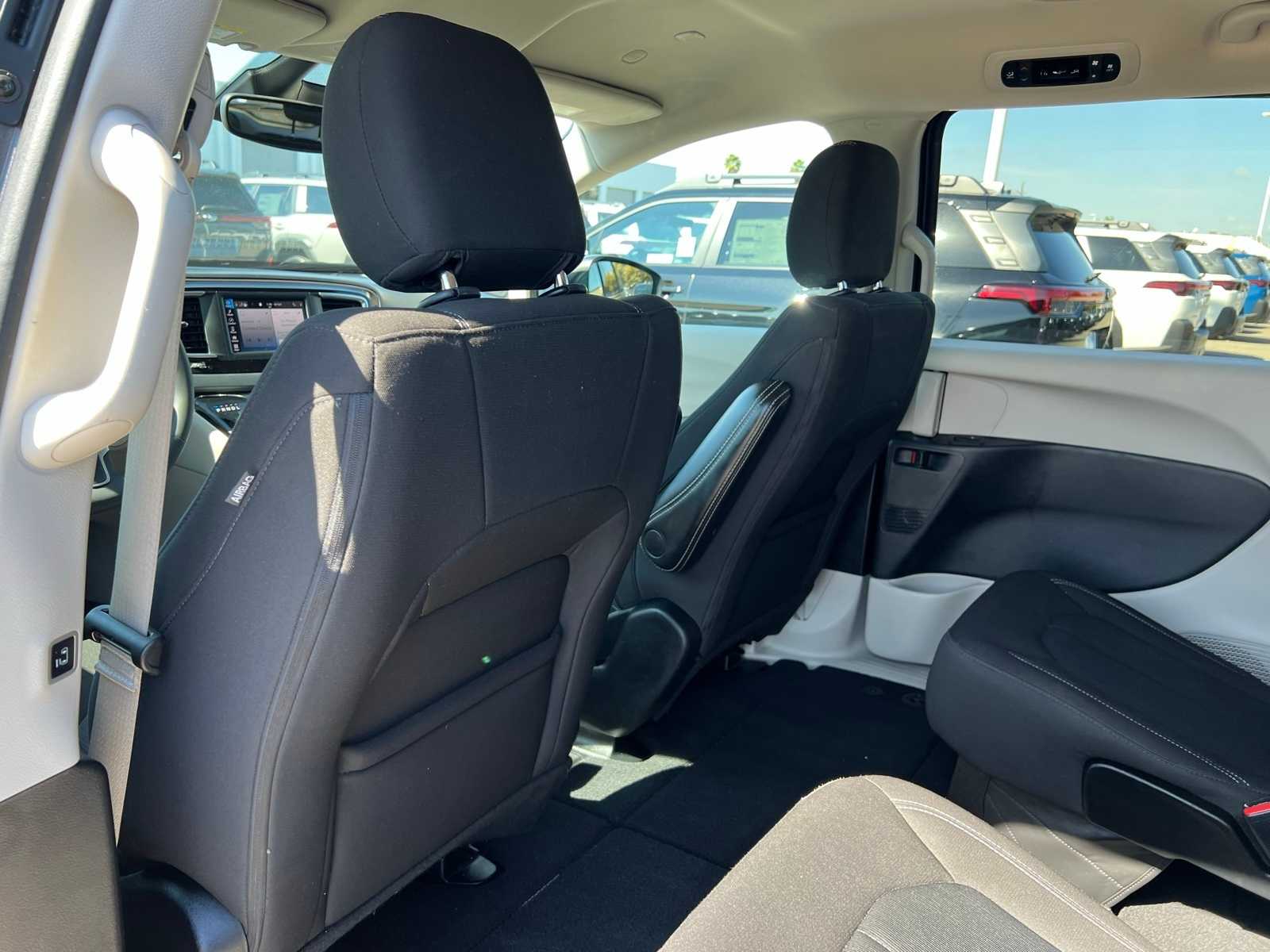 Thumbnail: 2023 Chrysler Voyager - 17