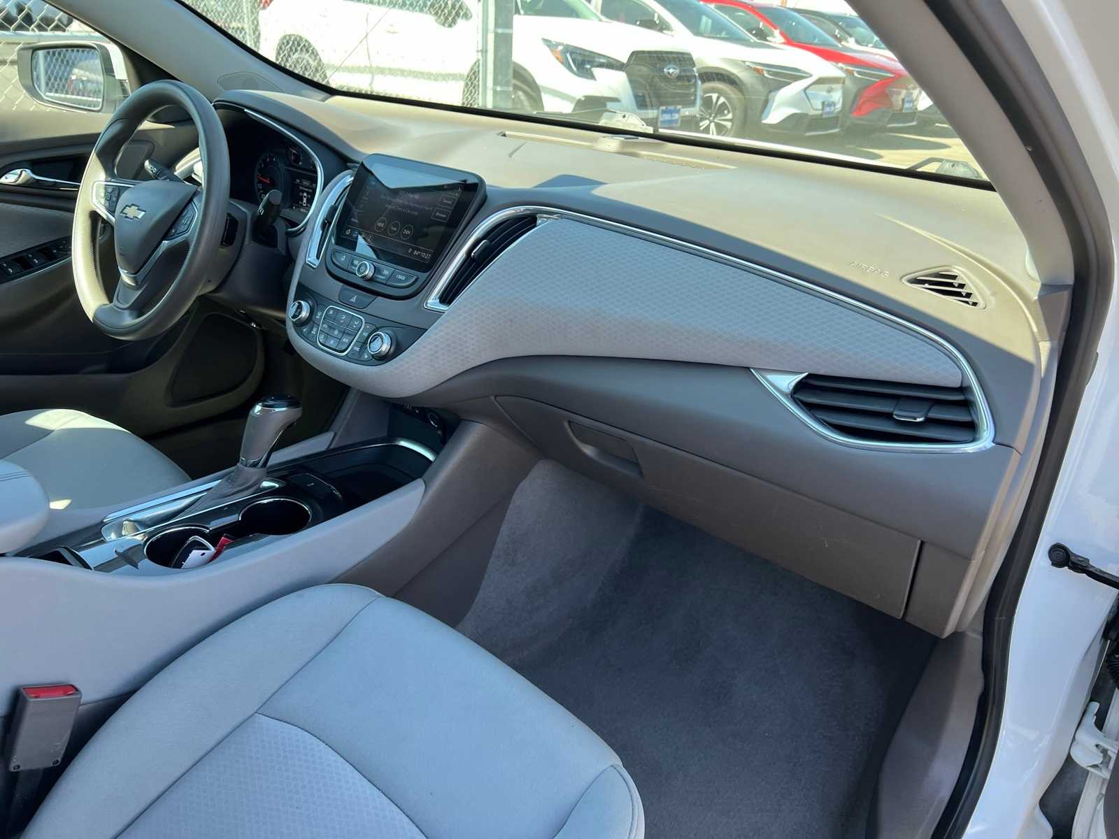 Thumbnail: 2019 Chevrolet Malibu - 25
