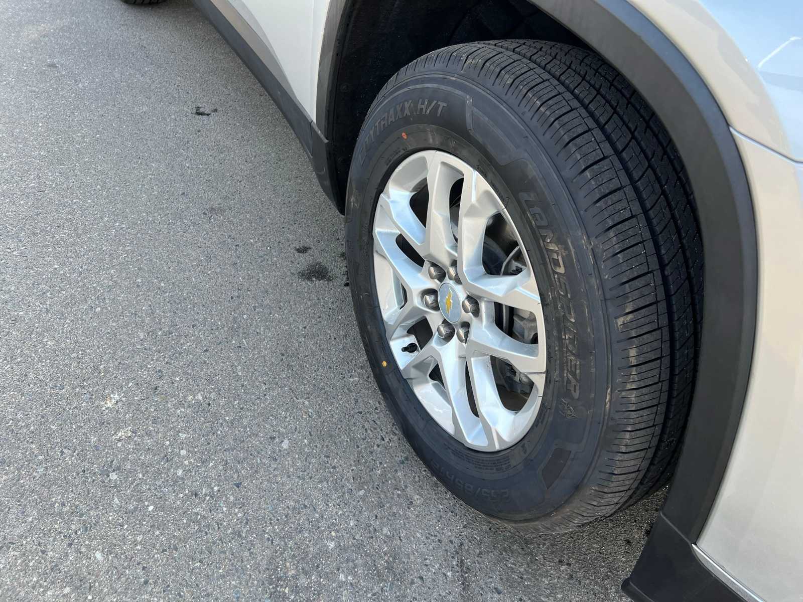 Thumbnail: 2021 Chevrolet Traverse - 24