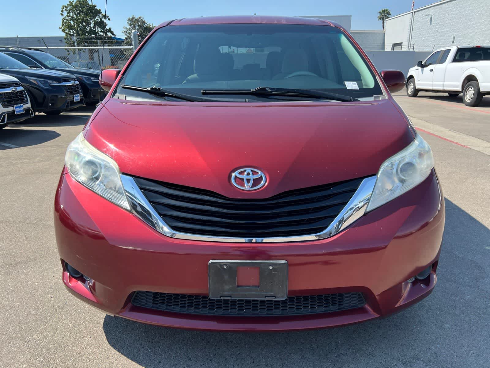 Thumbnail: 2014 Toyota Sienna - 10