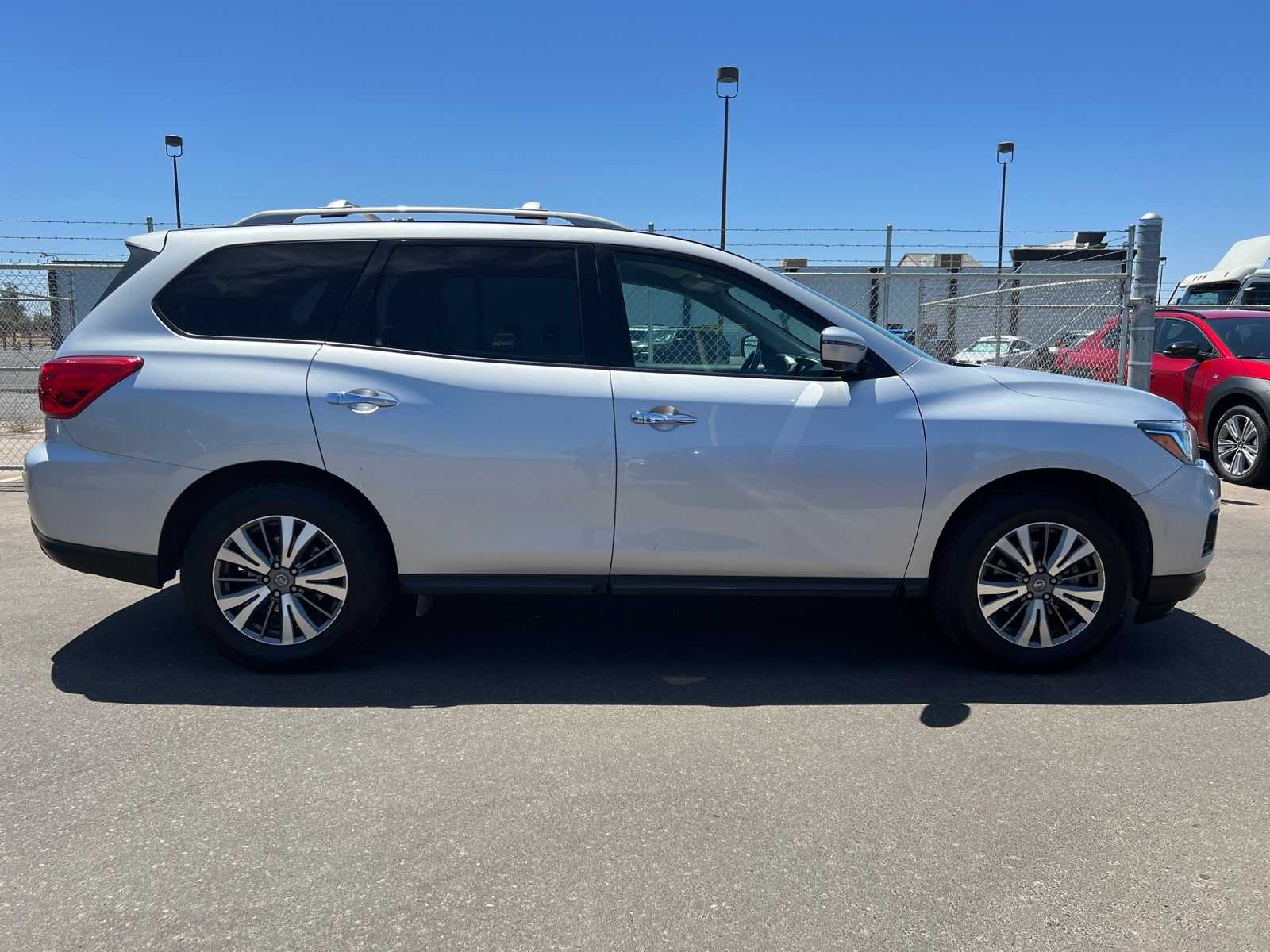 Thumbnail: 2019 Nissan Pathfinder - 10