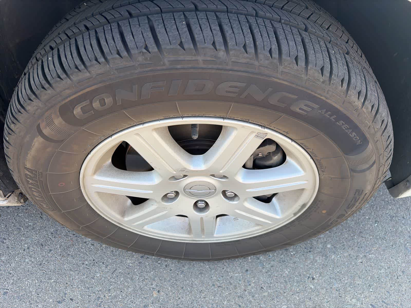 Thumbnail: 2012 Chrysler Town & Country - 5