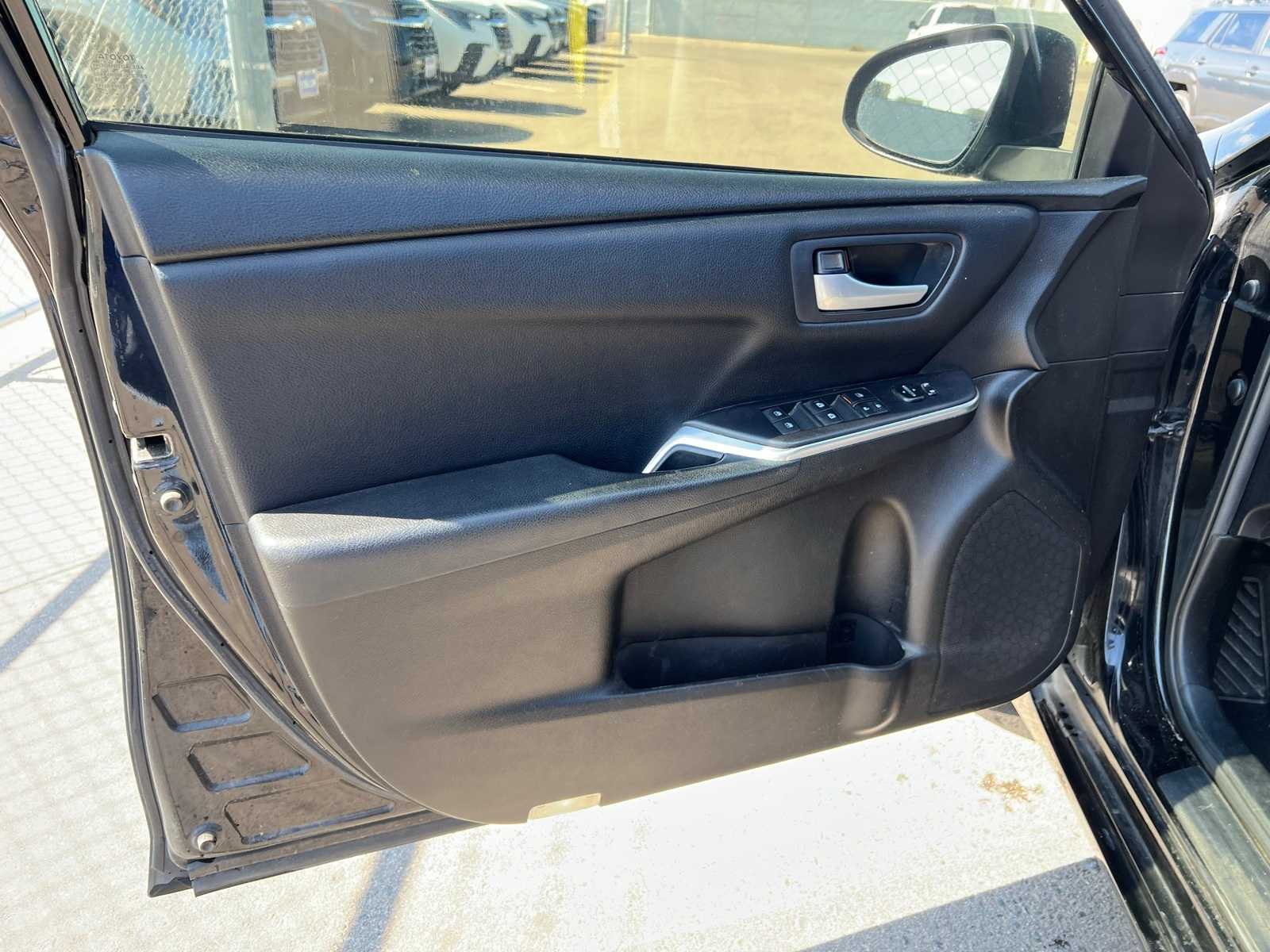 Thumbnail: 2017 Toyota Camry - 16