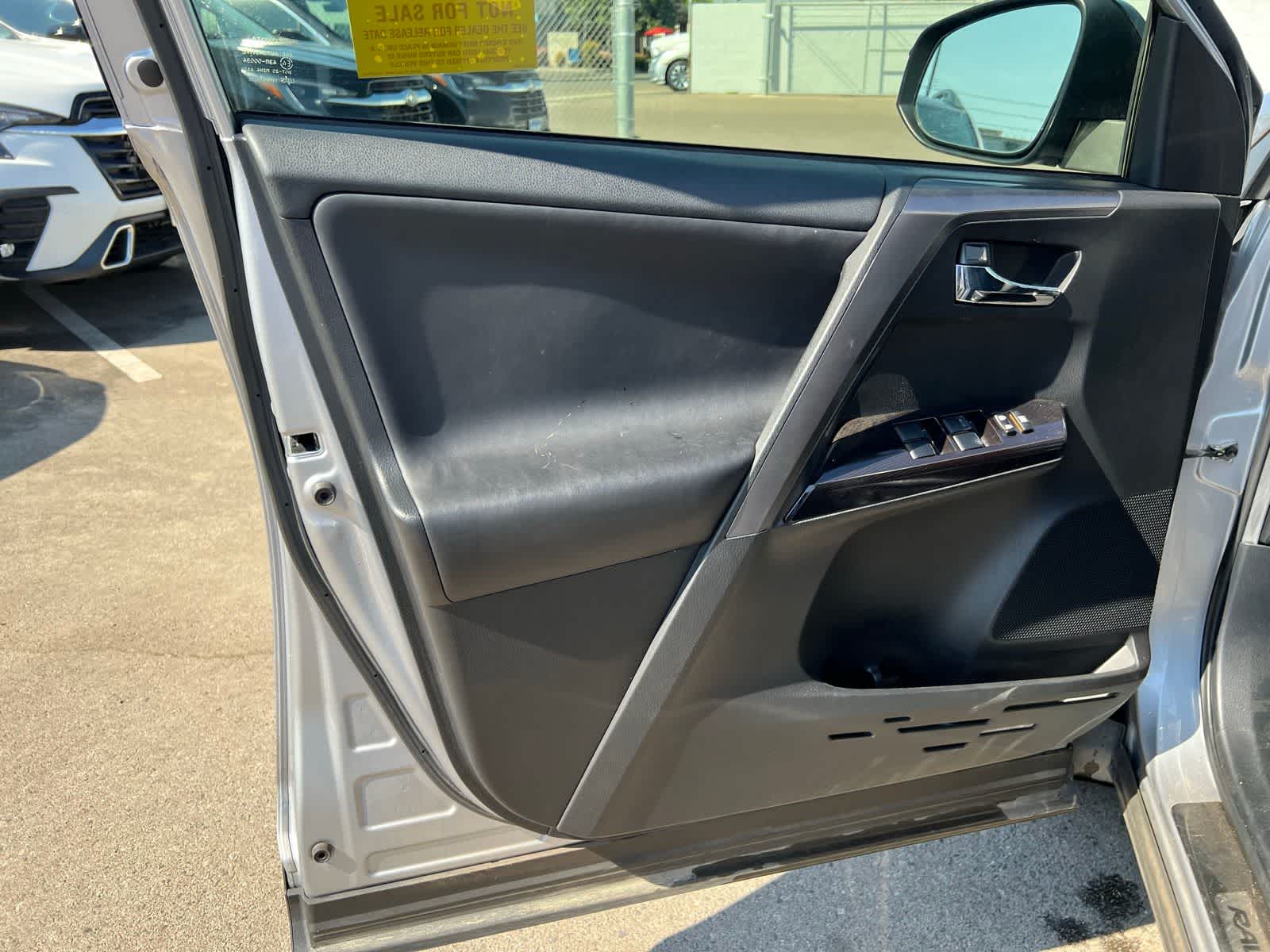 Thumbnail: 2017 Toyota RAV4 - 15