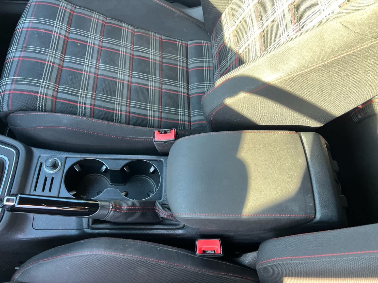 Thumbnail: 2016 Volkswagen Golf - 37