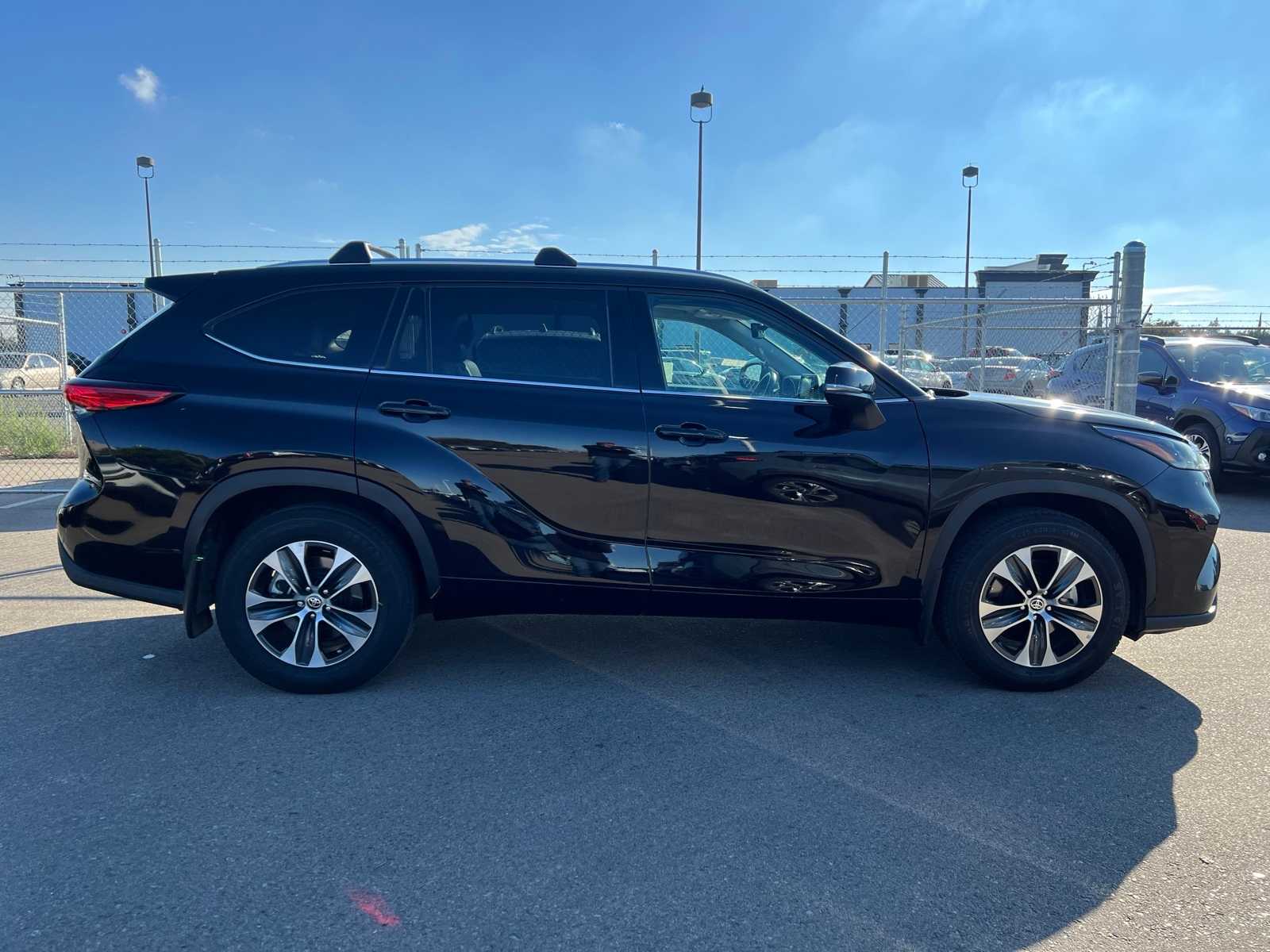 Thumbnail: 2021 Toyota Highlander - 10