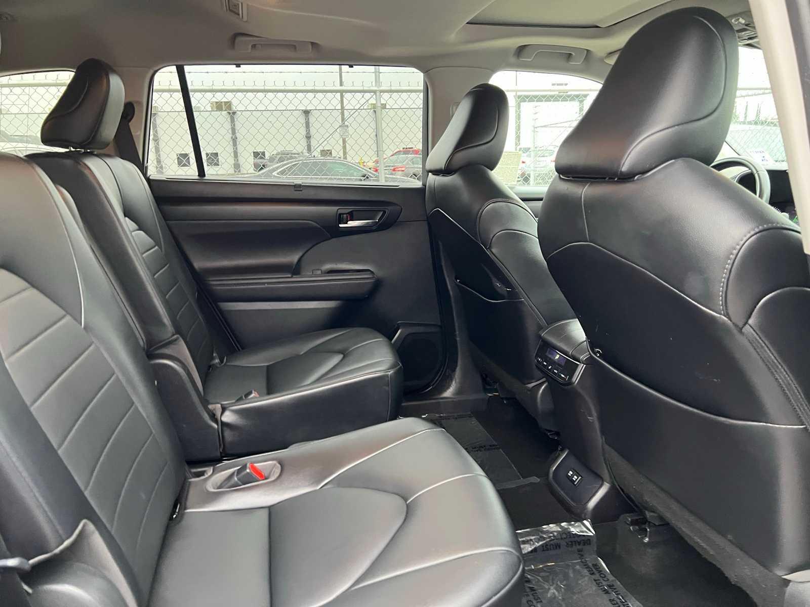 Thumbnail: 2021 Toyota Highlander - 24