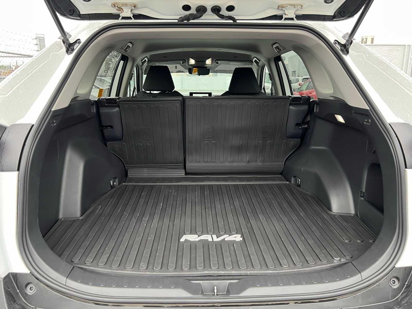 Thumbnail: 2025 Toyota RAV4 - 8