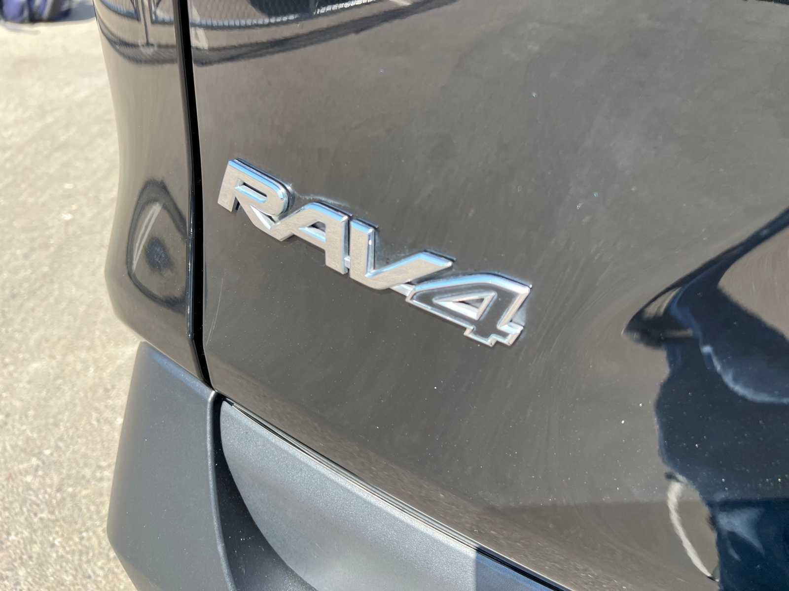 2023 Toyota RAV4 XLE 5
