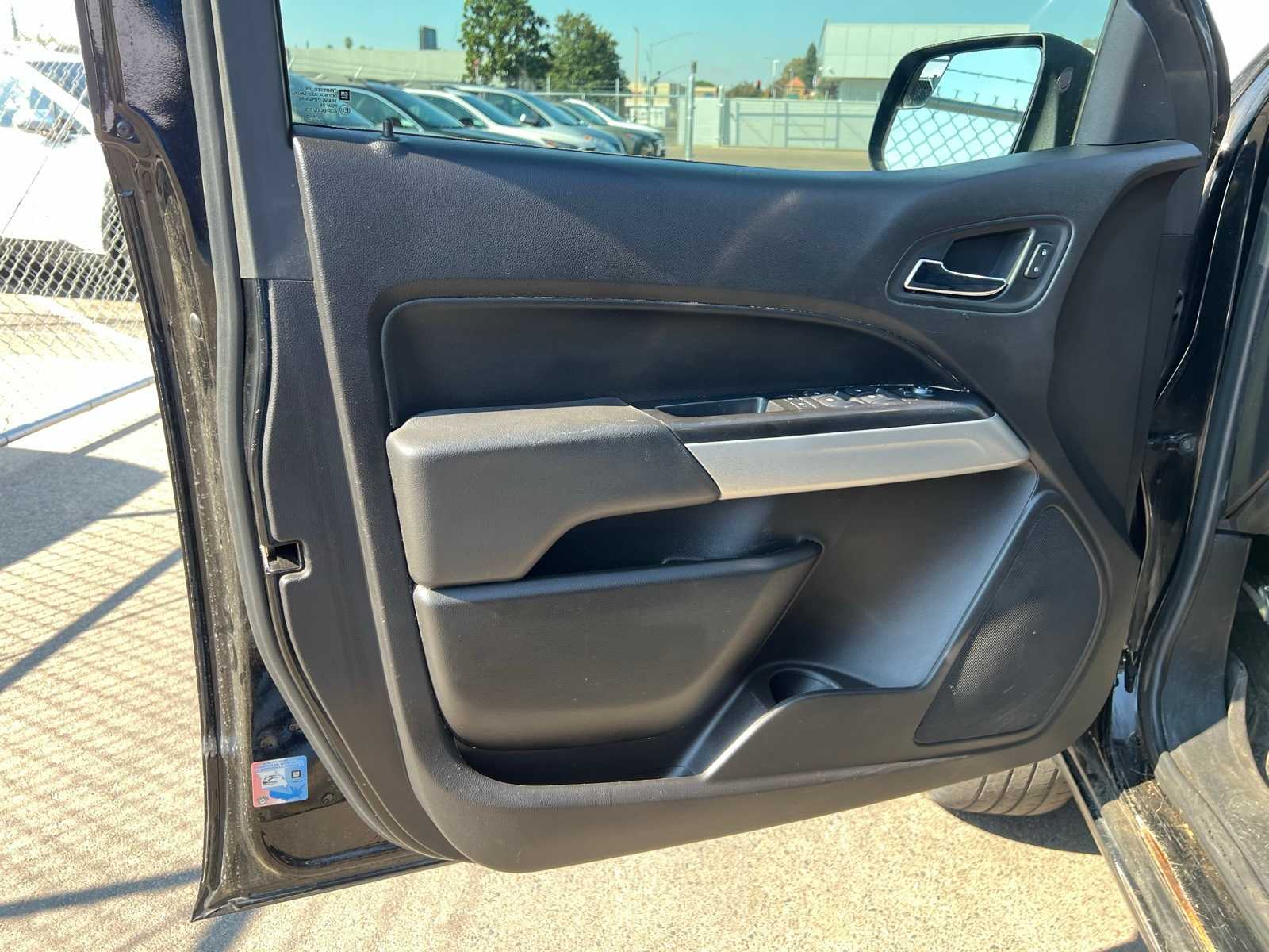 Thumbnail: 2017 Chevrolet Colorado - 16