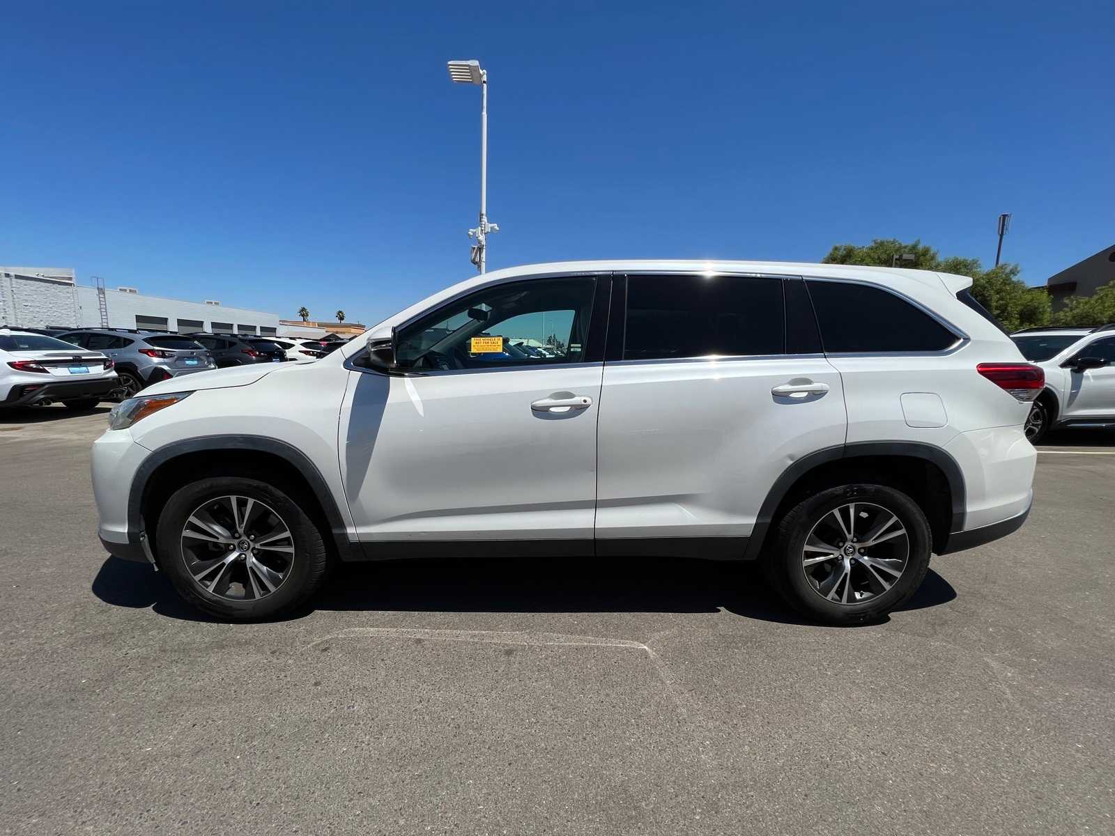 Thumbnail: 2019 Toyota Highlander - 2