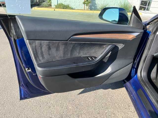 Thumbnail: 2022 Tesla Model 3 - 14