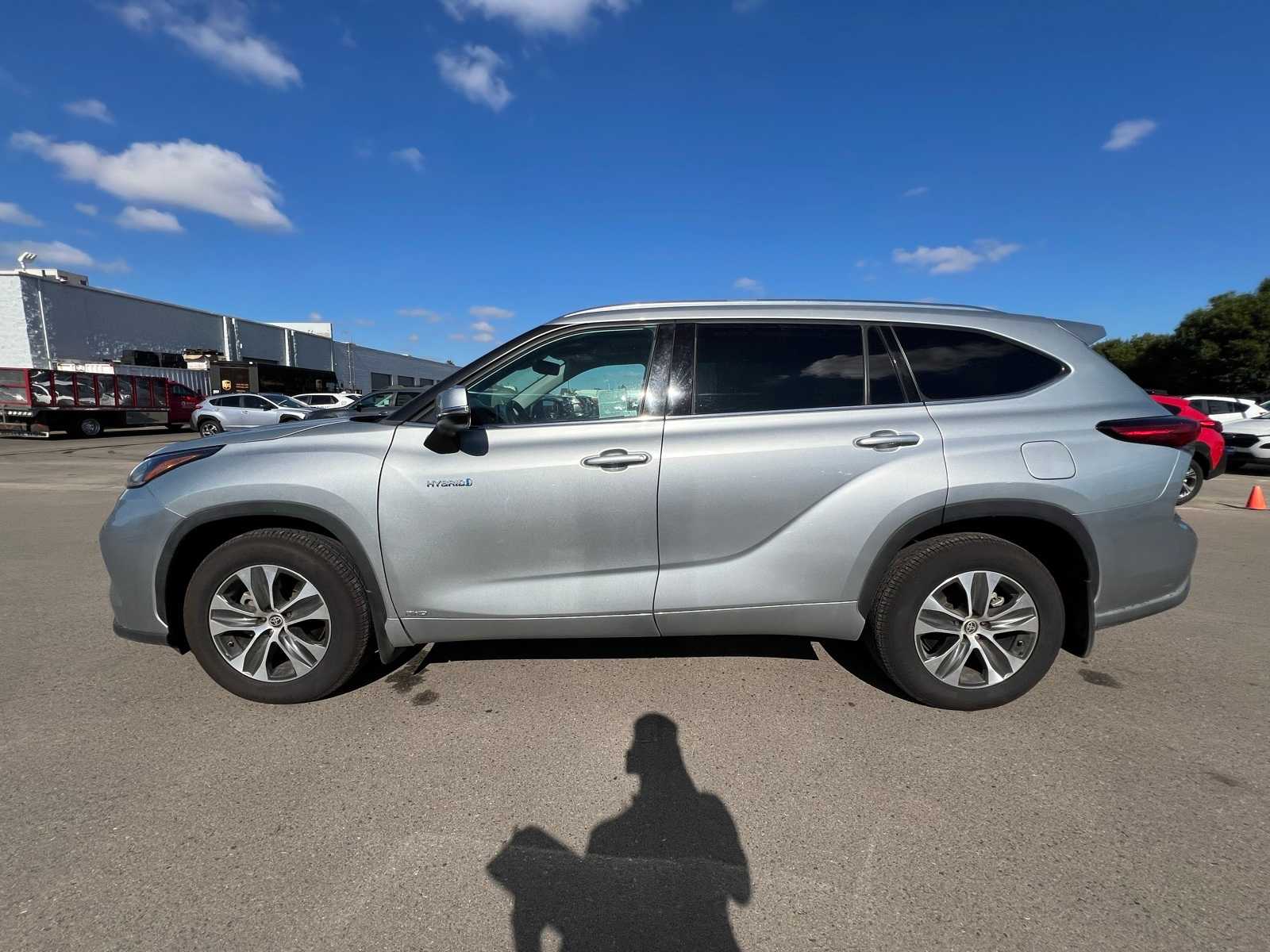 Thumbnail: 2021 Toyota Highlander - 2
