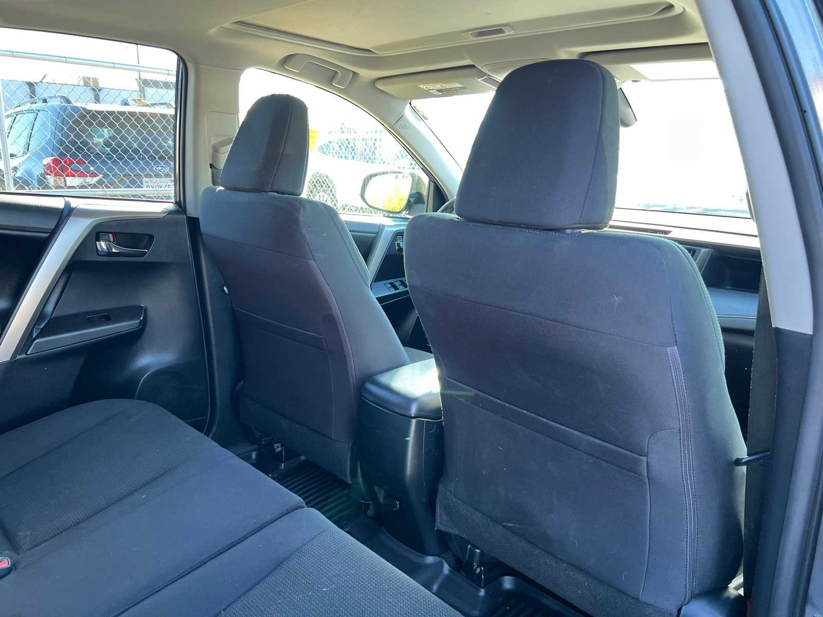 Thumbnail: 2018 Toyota RAV4 - 22