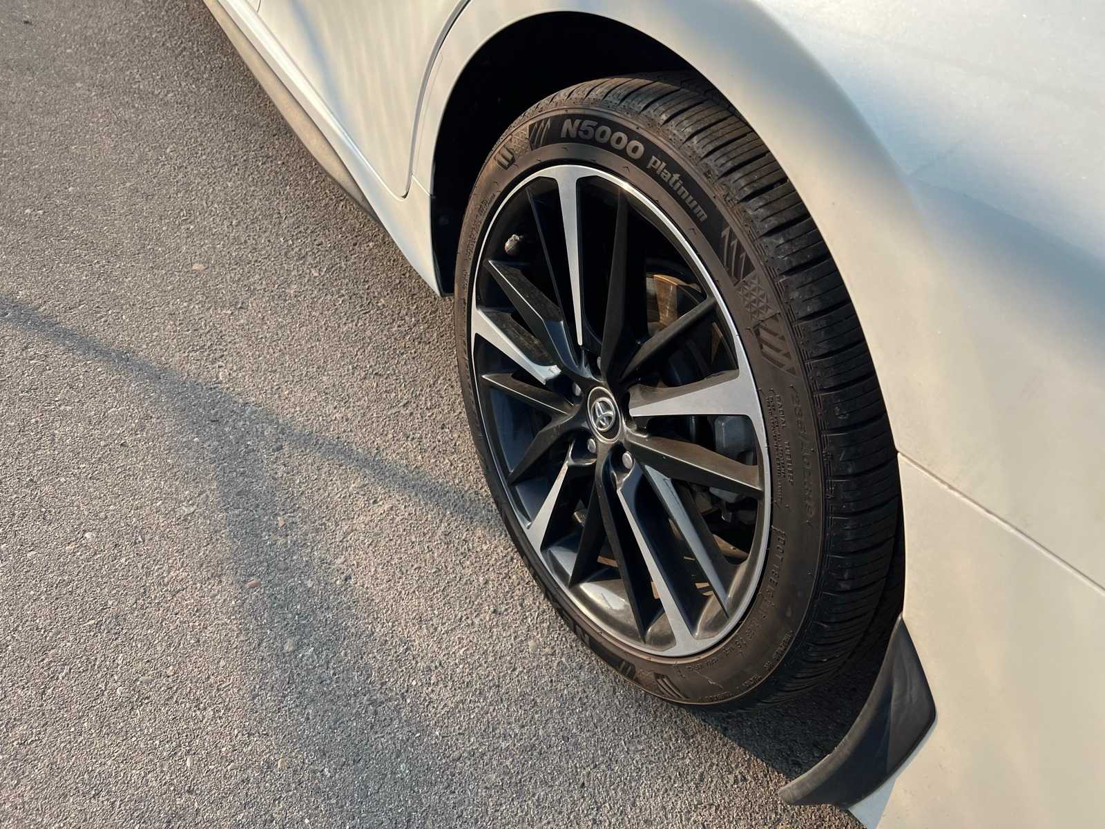 Thumbnail: 2020 Toyota Camry - 15