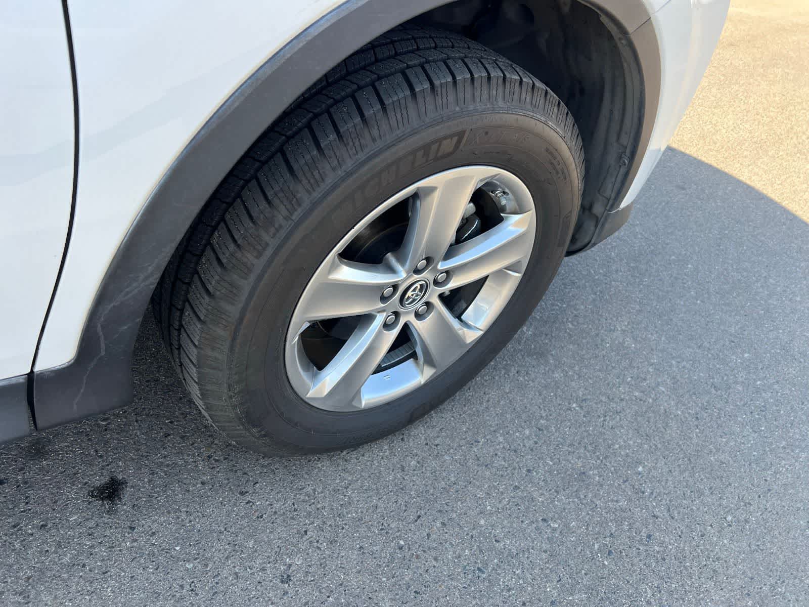 Thumbnail: 2015 Toyota RAV4 - 25