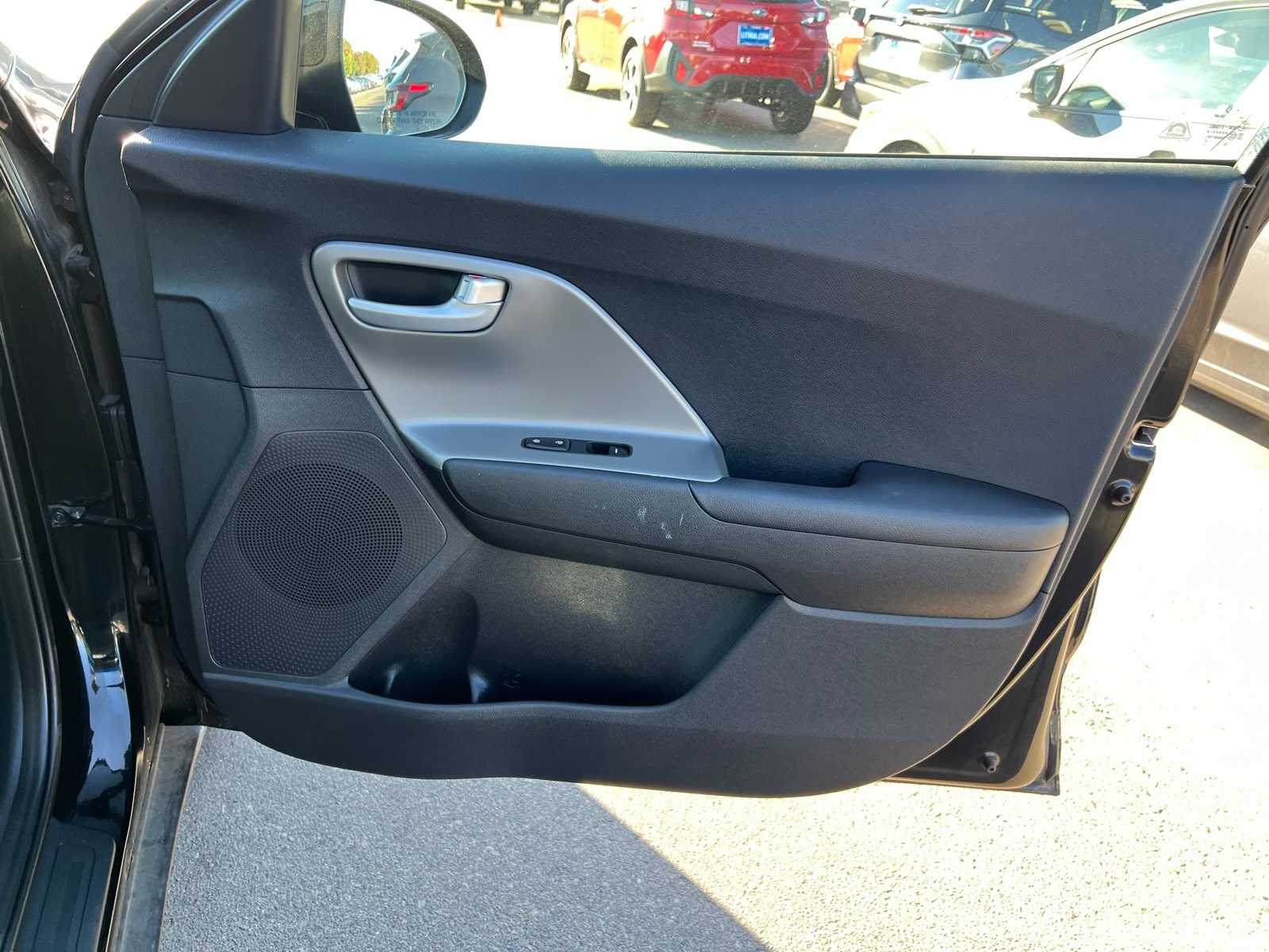 Thumbnail: 2018 Kia Niro - 28