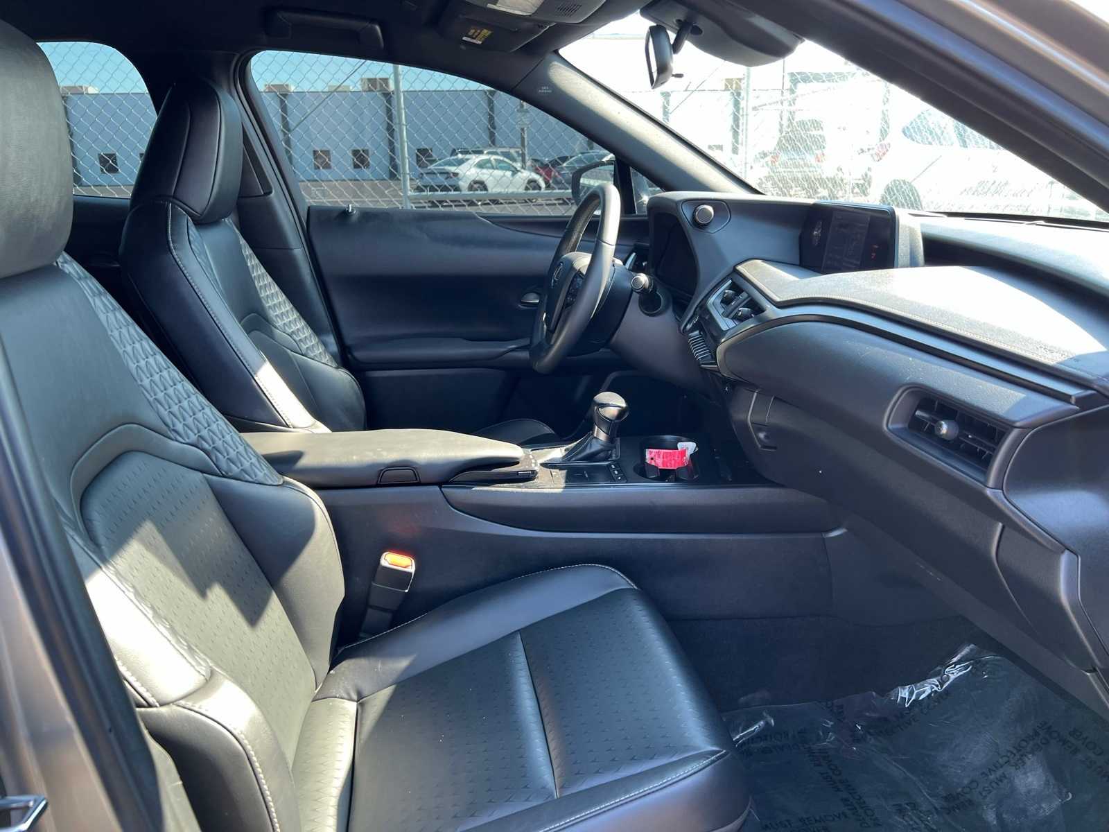 Thumbnail: 2020 Lexus UX - 26