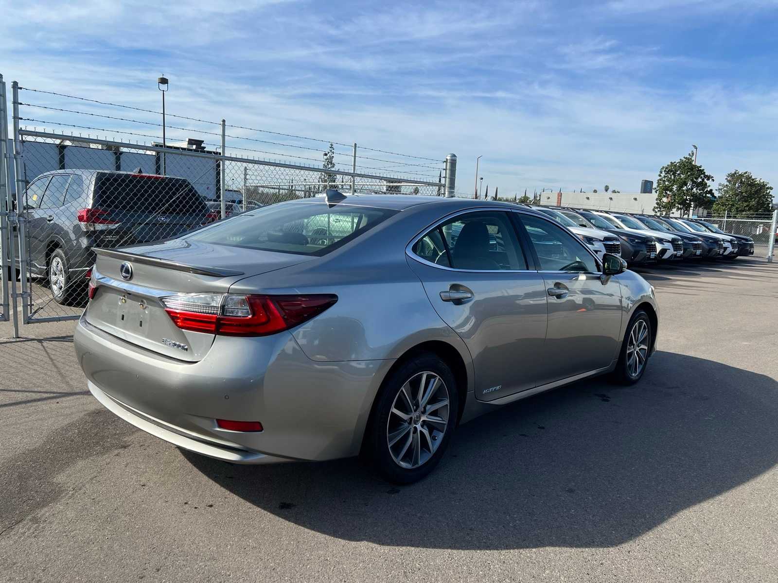 Thumbnail: 2016 Lexus ES - 8