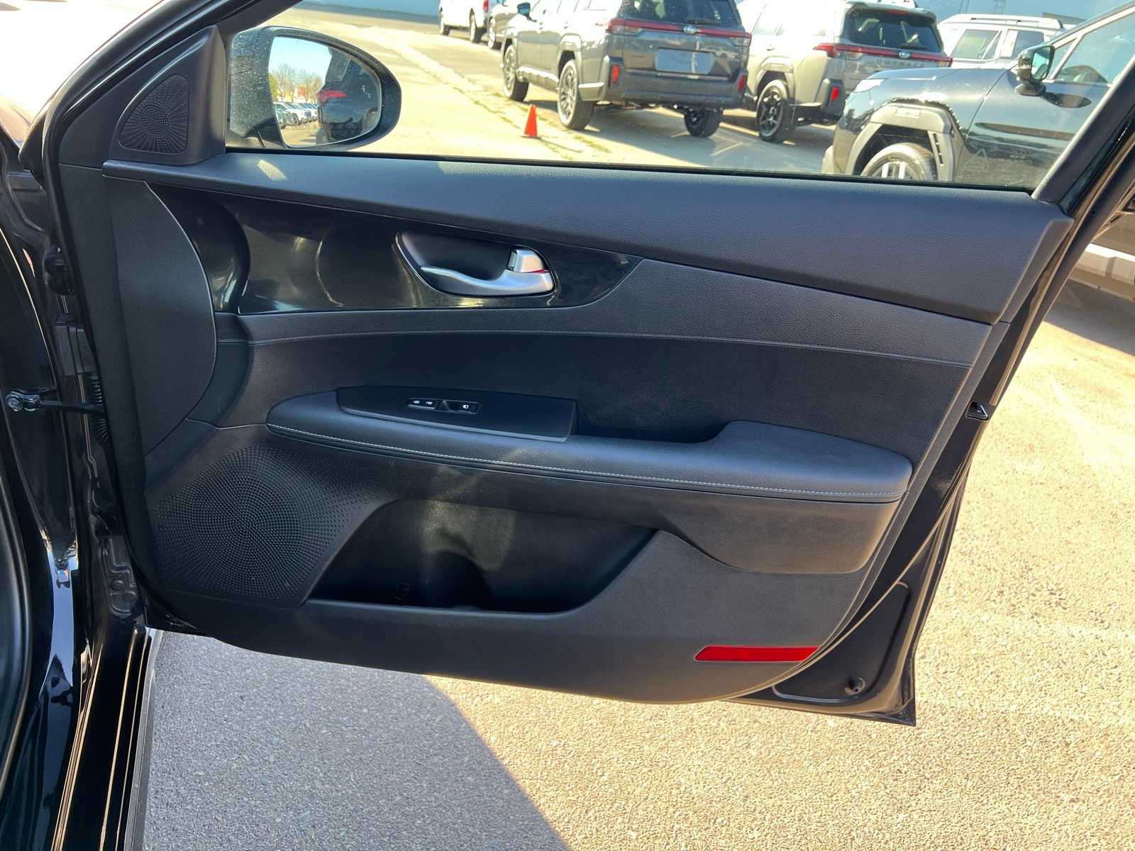 Thumbnail: 2022 Kia Forte - 28