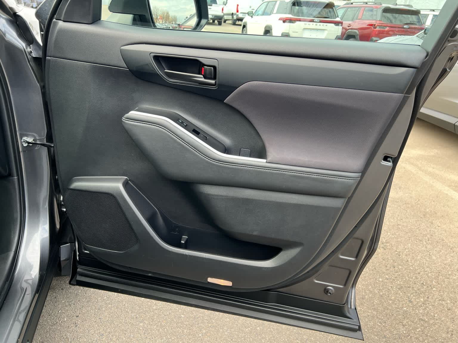 Thumbnail: 2023 Toyota Highlander - 26