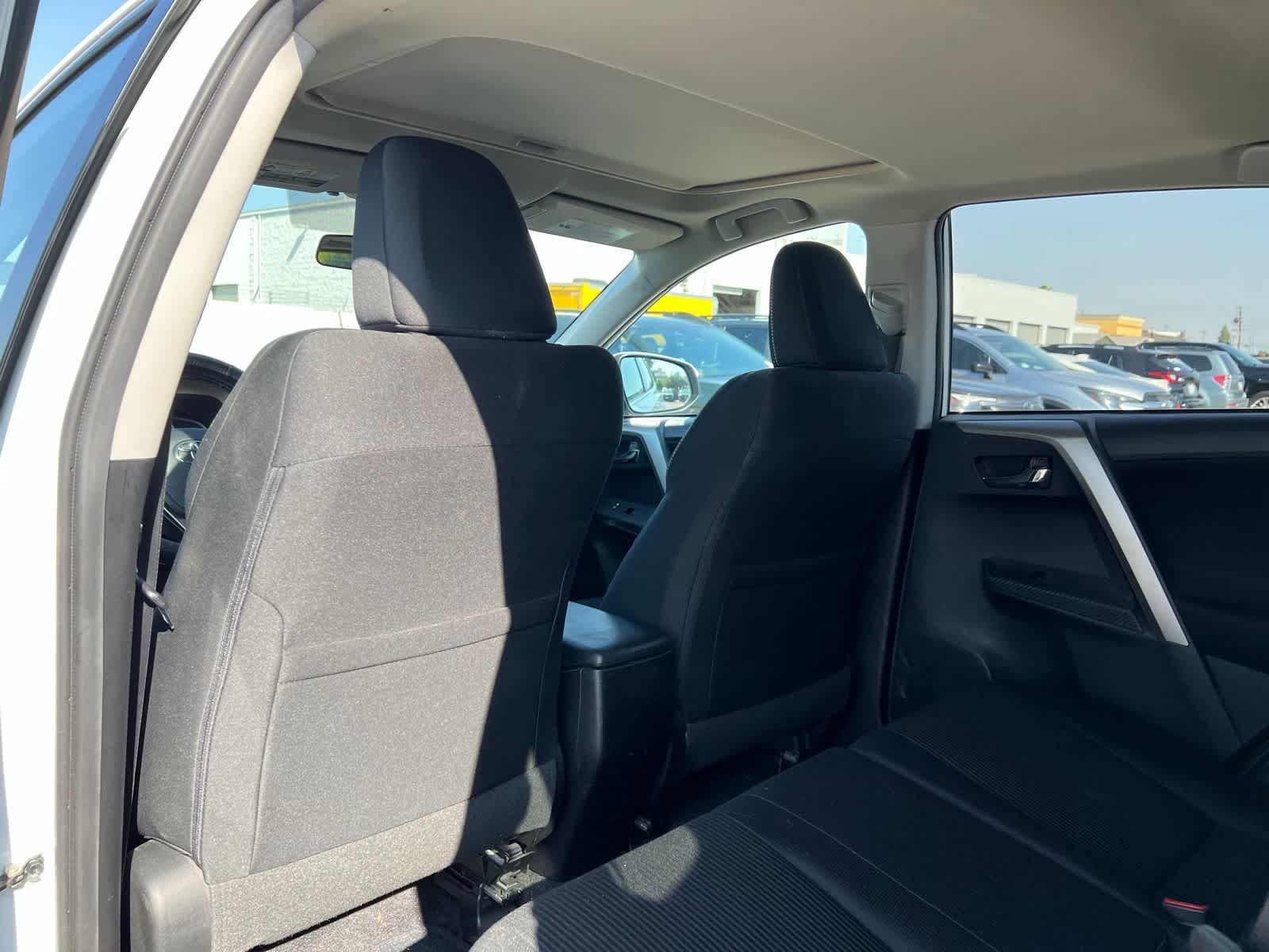 Thumbnail: 2015 Toyota RAV4 - 18