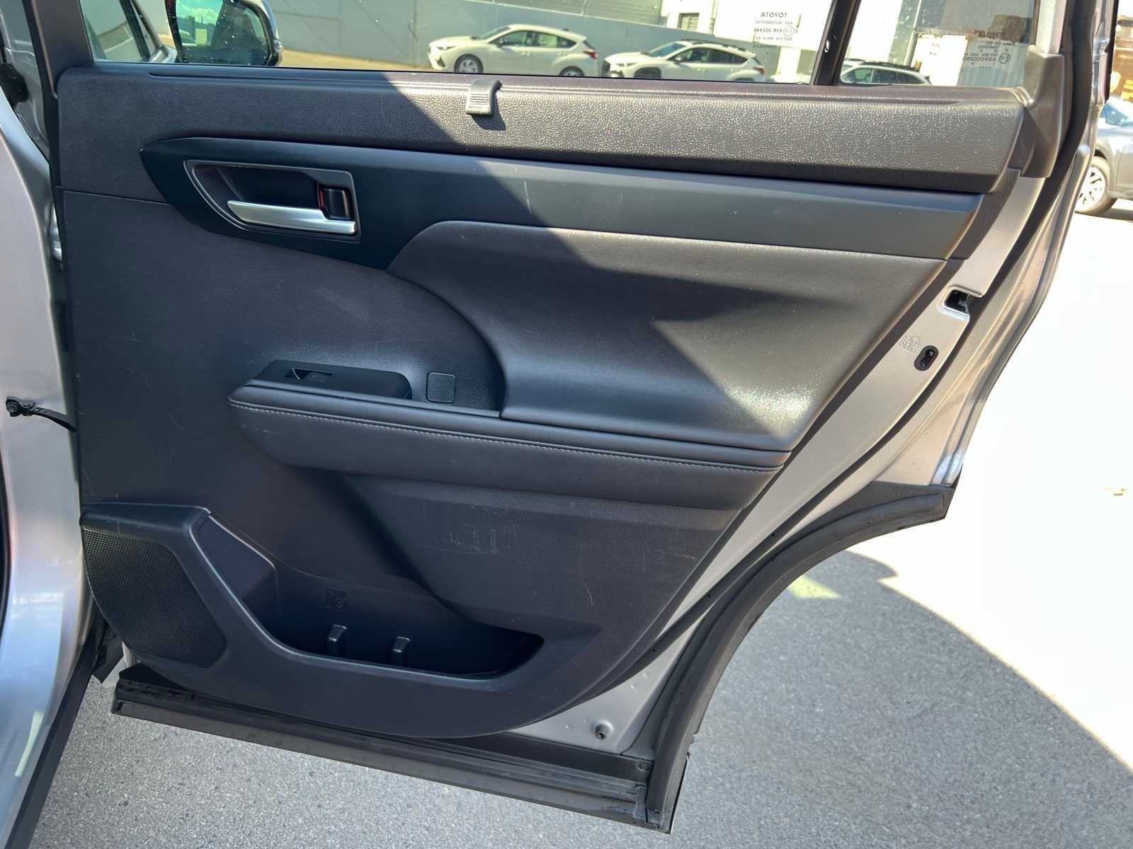 Thumbnail: 2021 Toyota Highlander - 25