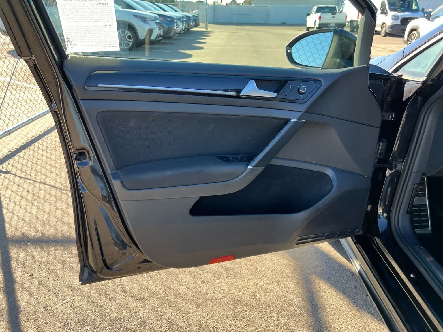 Thumbnail: 2016 Volkswagen Golf - 14