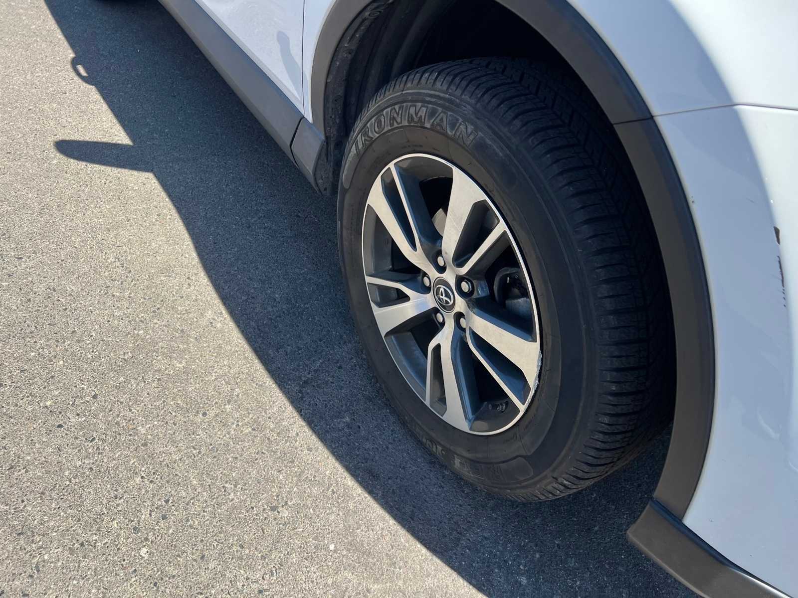 Thumbnail: 2017 Toyota RAV4 - 25