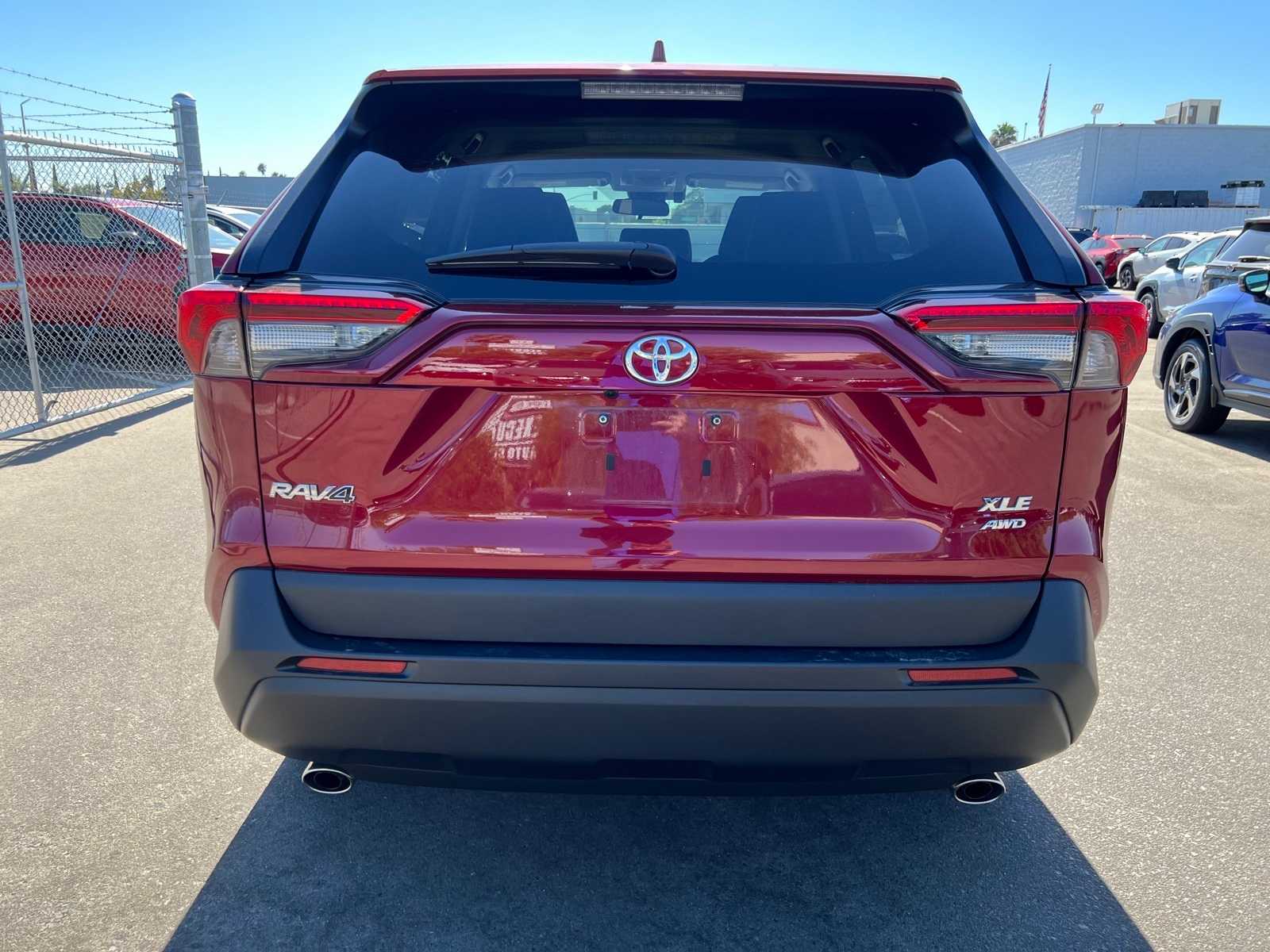 Thumbnail: 2021 Toyota RAV4 - 4