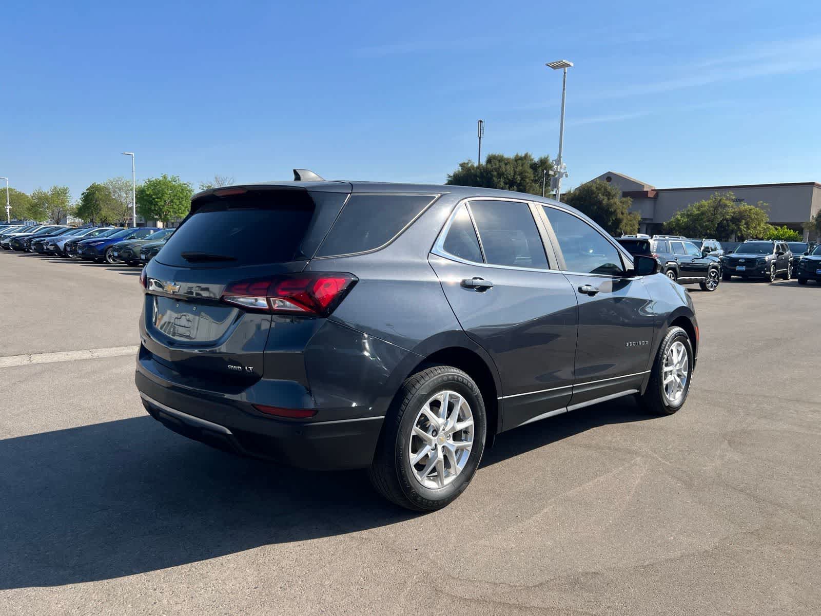 Thumbnail: 2022 Chevrolet Equinox - 9