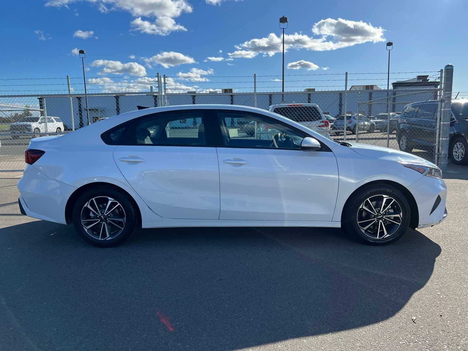 Thumbnail: 2023 Kia Forte - 9