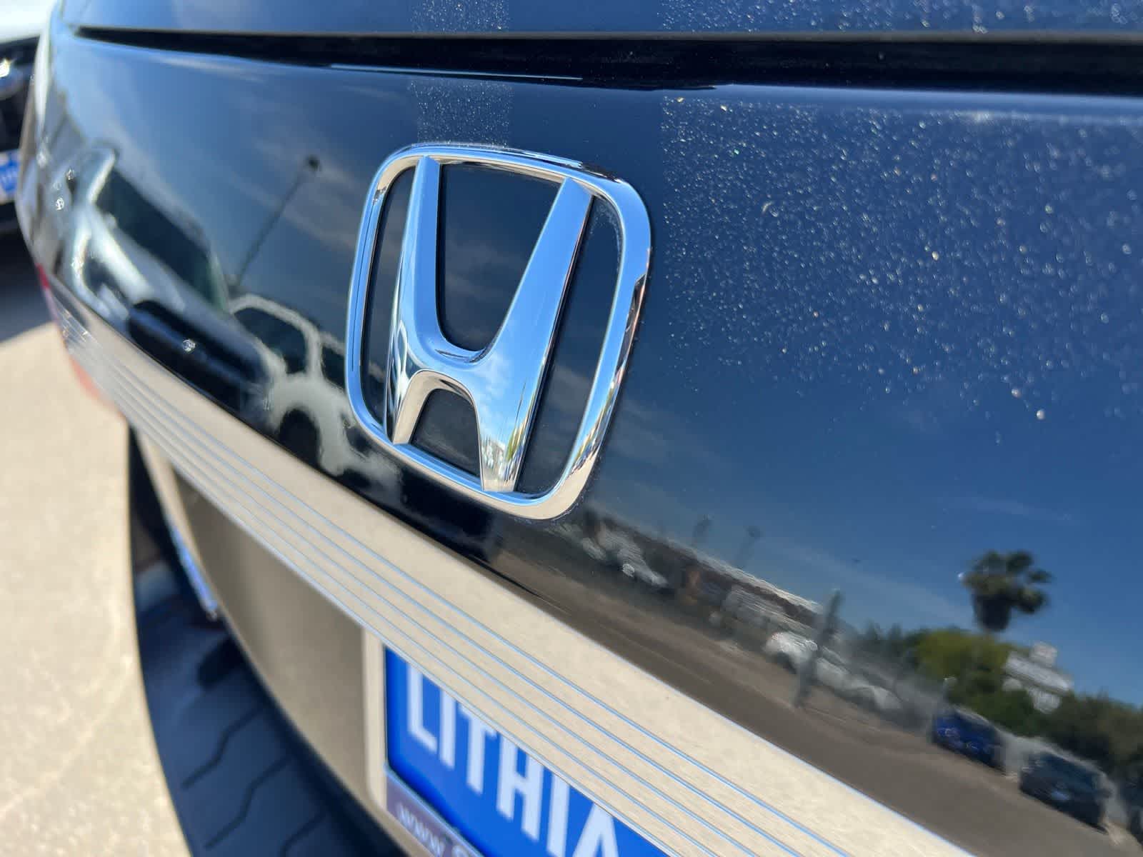 Thumbnail: 2011 Honda Odyssey - 6