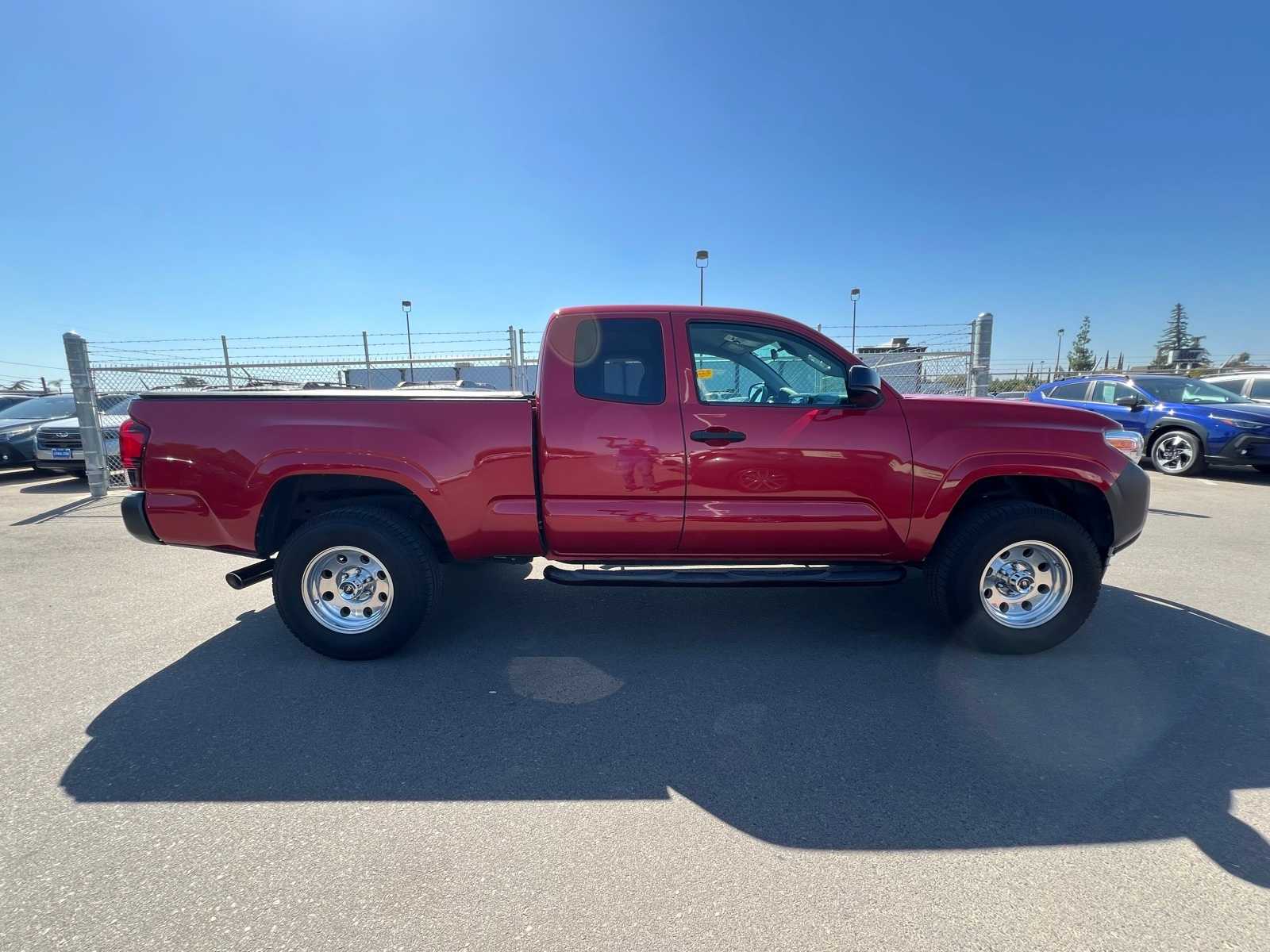 Thumbnail: 2020 Toyota Tacoma - 9