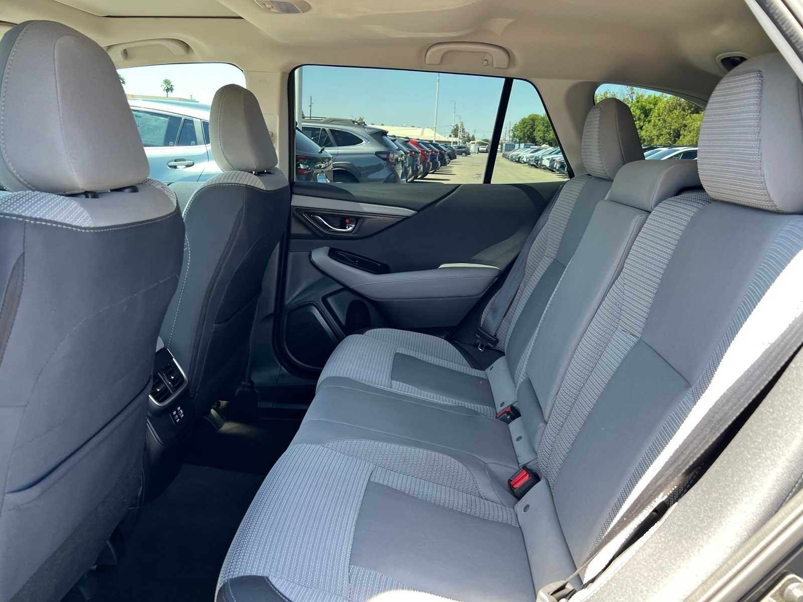 2023 Subaru Outback Premium 19