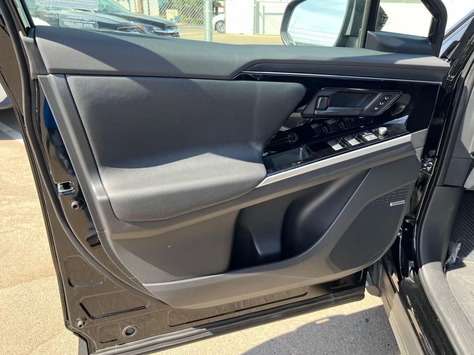 Thumbnail: 2025 Subaru Solterra - 16