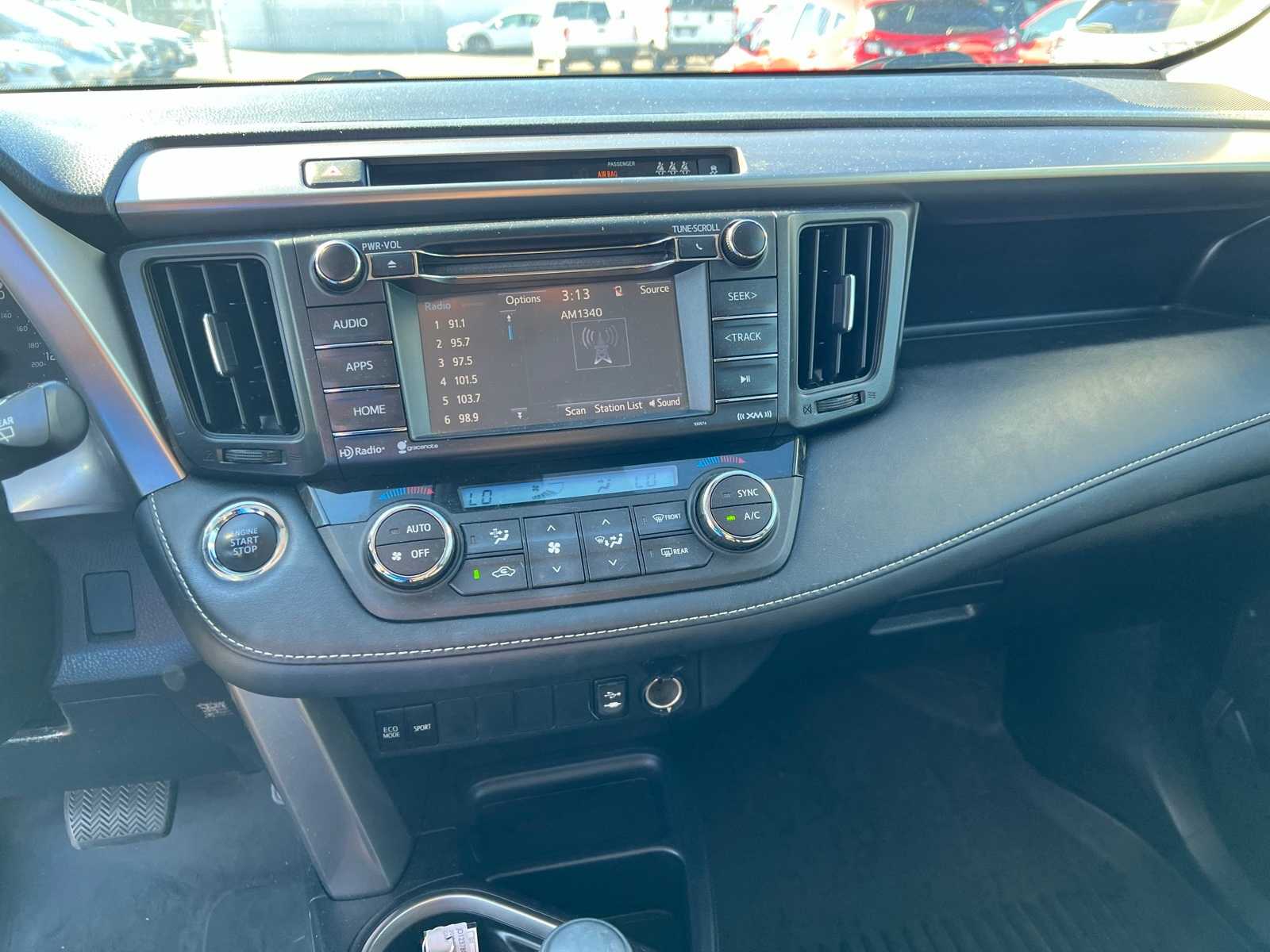 Thumbnail: 2018 Toyota RAV4 - 31
