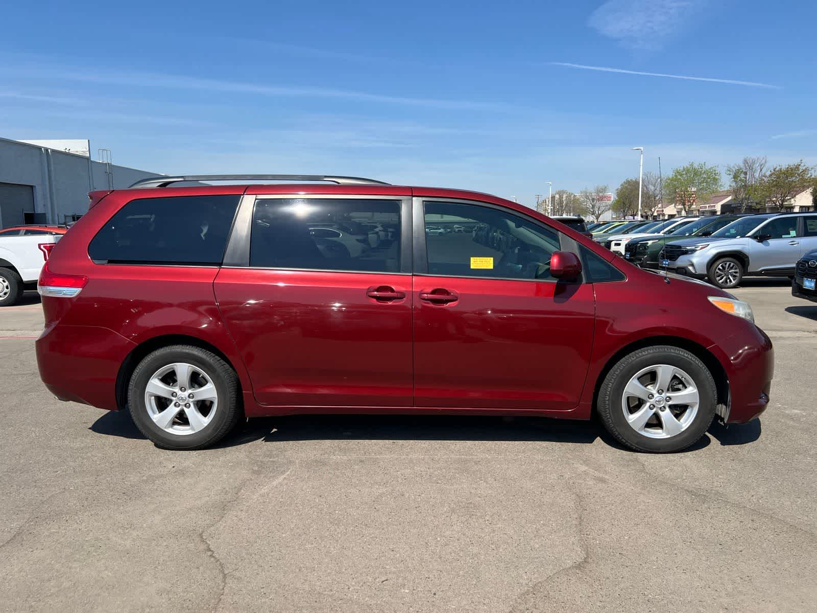 Thumbnail: 2014 Toyota Sienna - 8