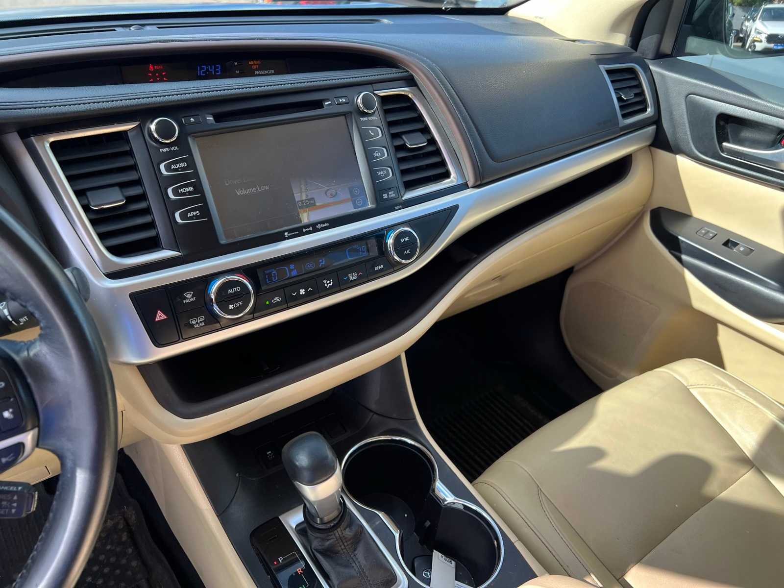 Thumbnail: 2018 Toyota Highlander - 32