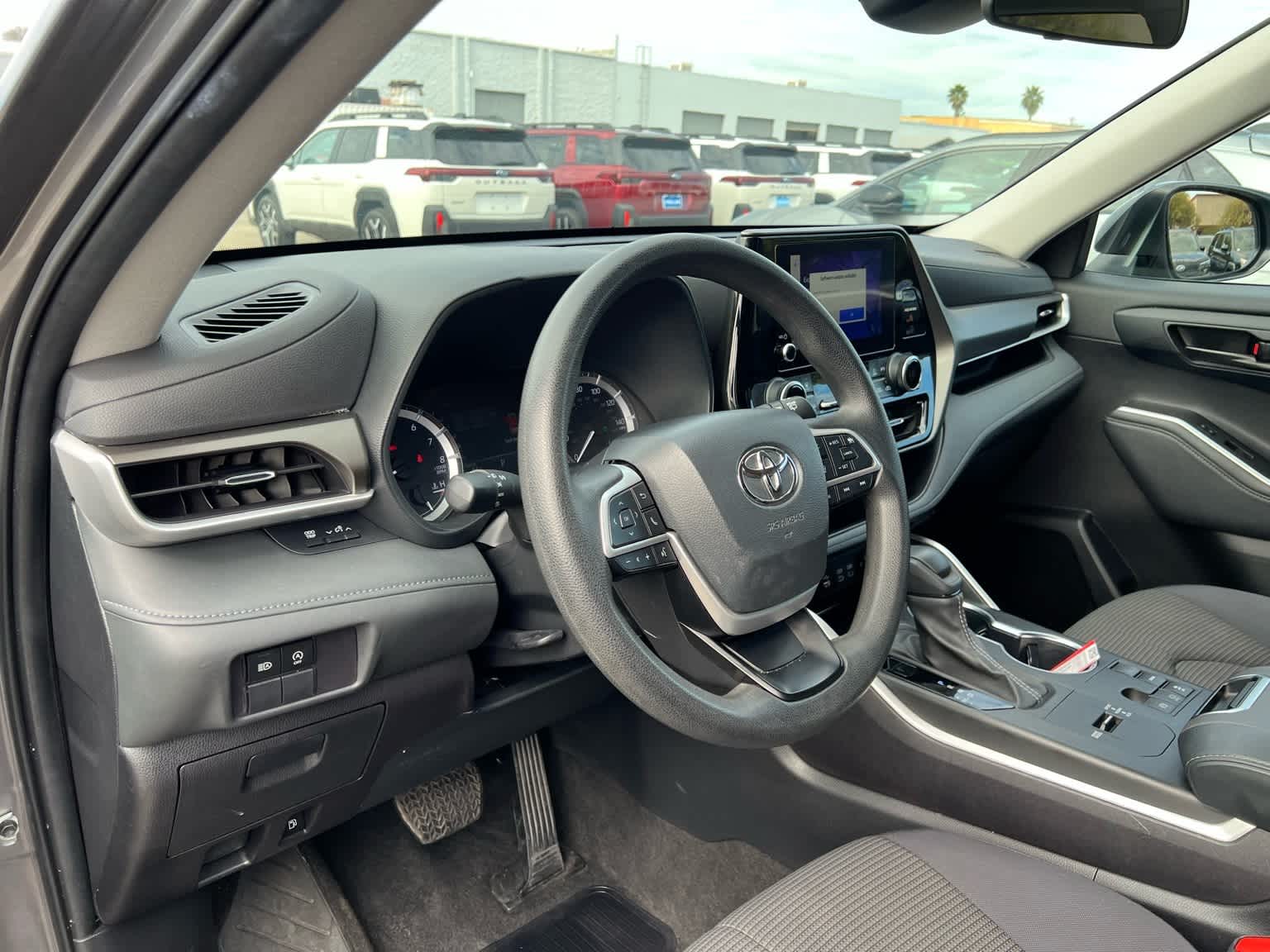 Thumbnail: 2023 Toyota Highlander - 13