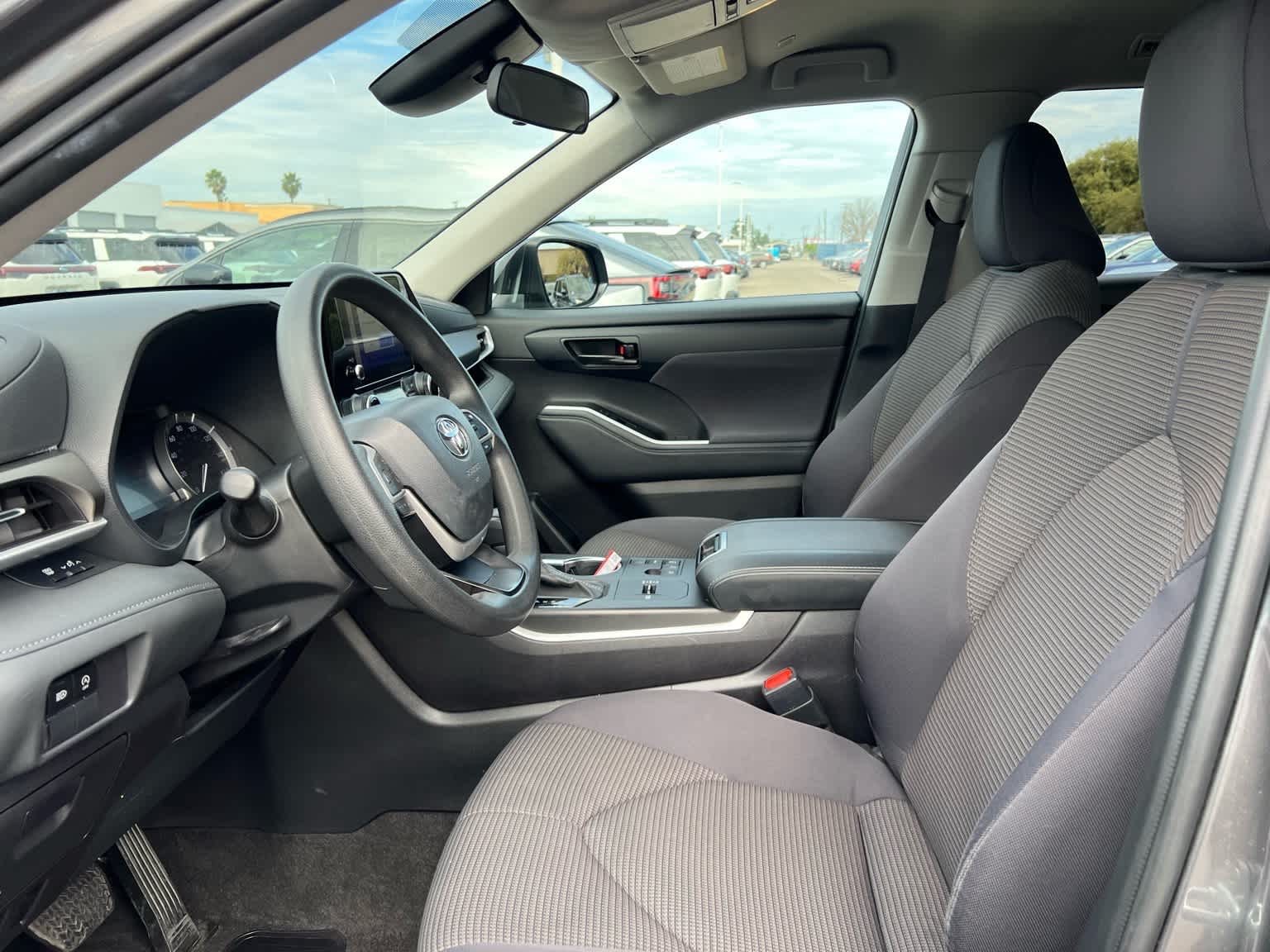 Thumbnail: 2023 Toyota Highlander - 14