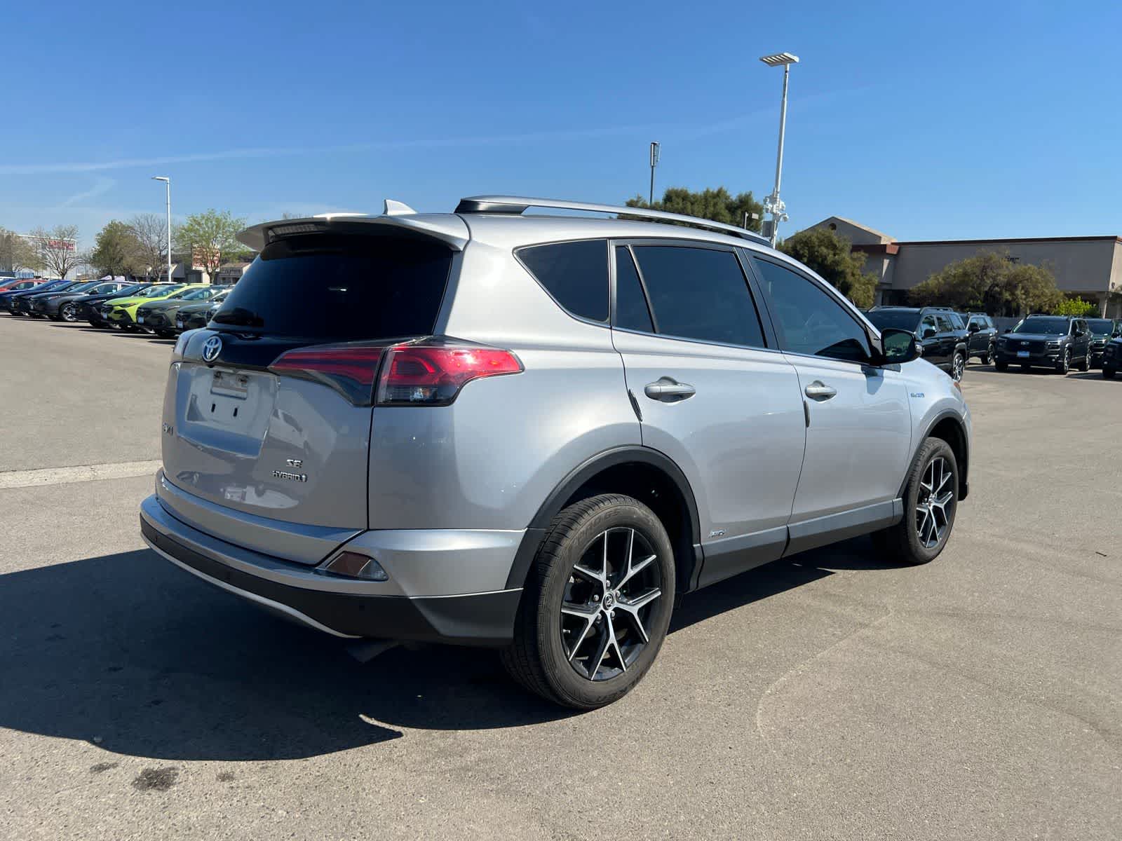 Thumbnail: 2017 Toyota RAV4 - 8