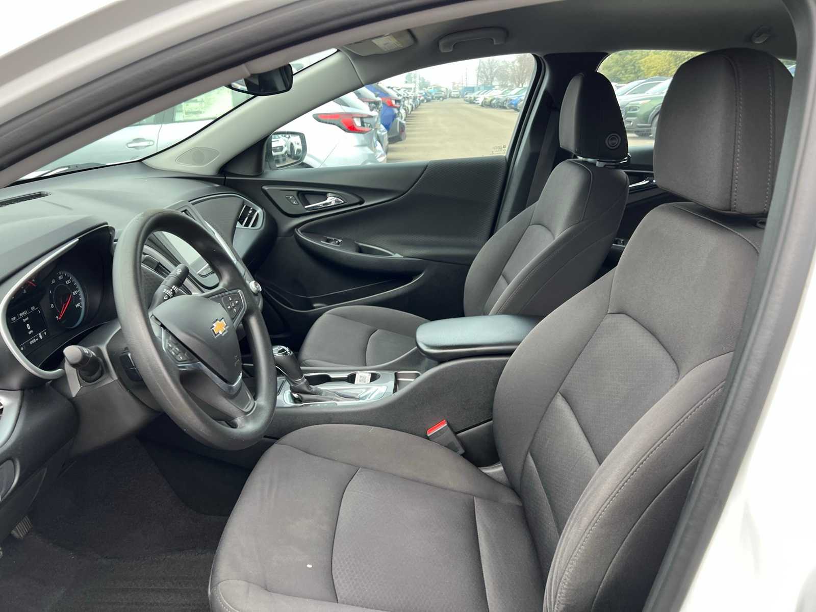 Thumbnail: 2018 Chevrolet Malibu - 14