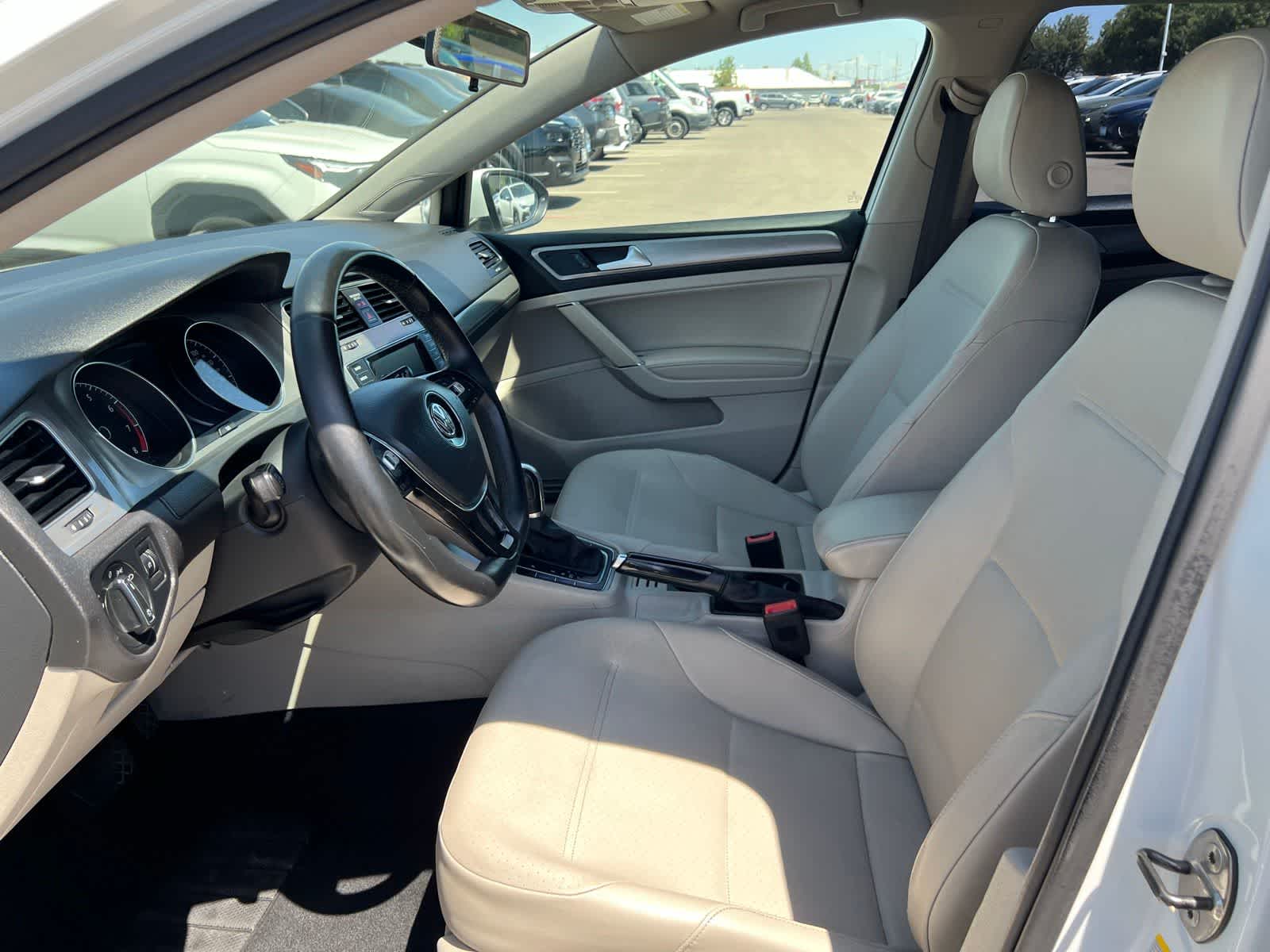 Thumbnail: 2015 Volkswagen Golf - 14