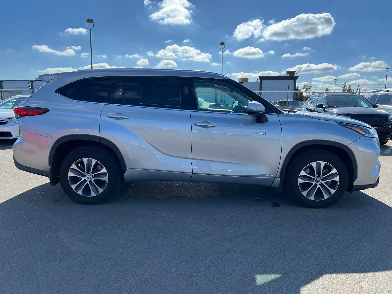 Thumbnail: 2021 Toyota Highlander - 11