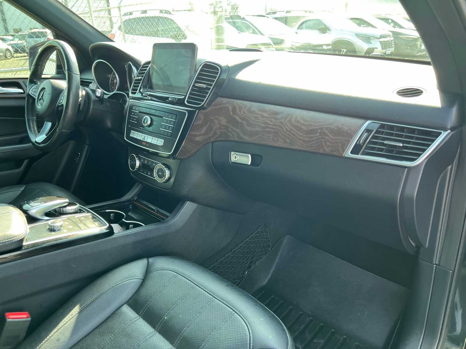 Thumbnail: 2016 Mercedes-Benz GLE - 26
