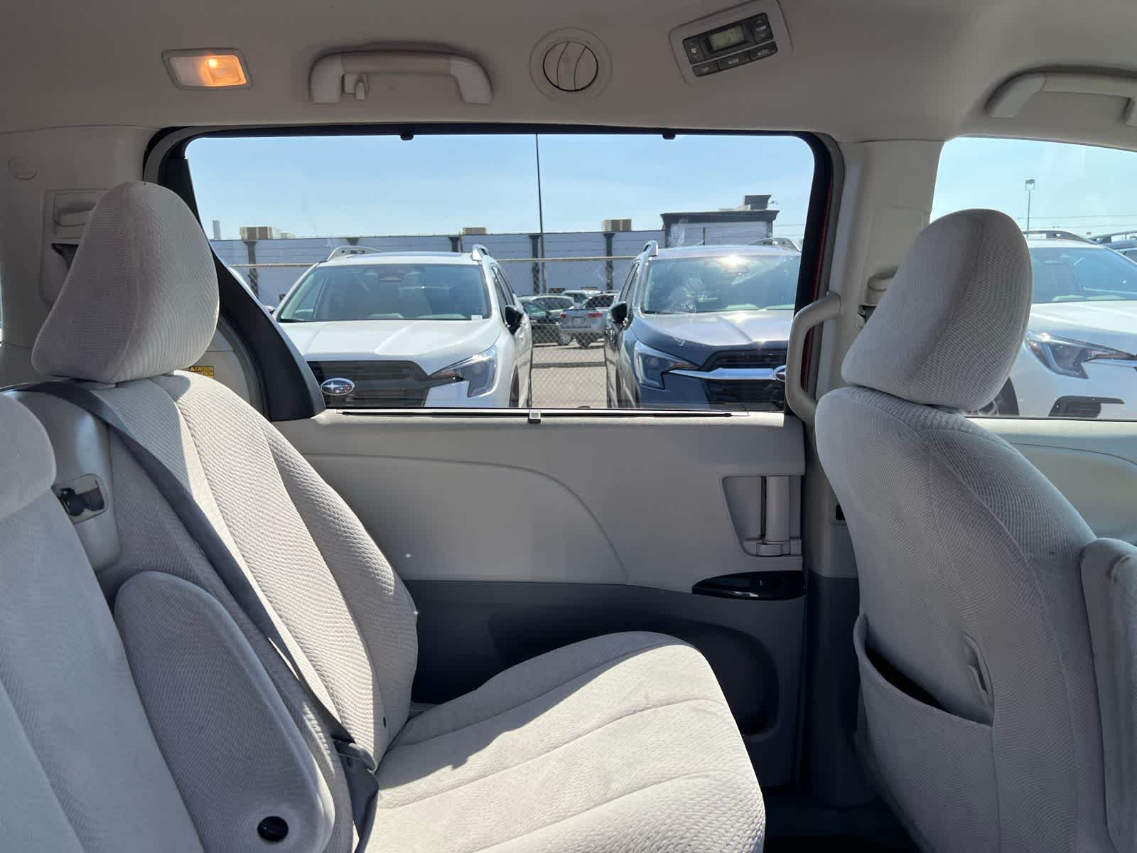 Thumbnail: 2014 Toyota Sienna - 22