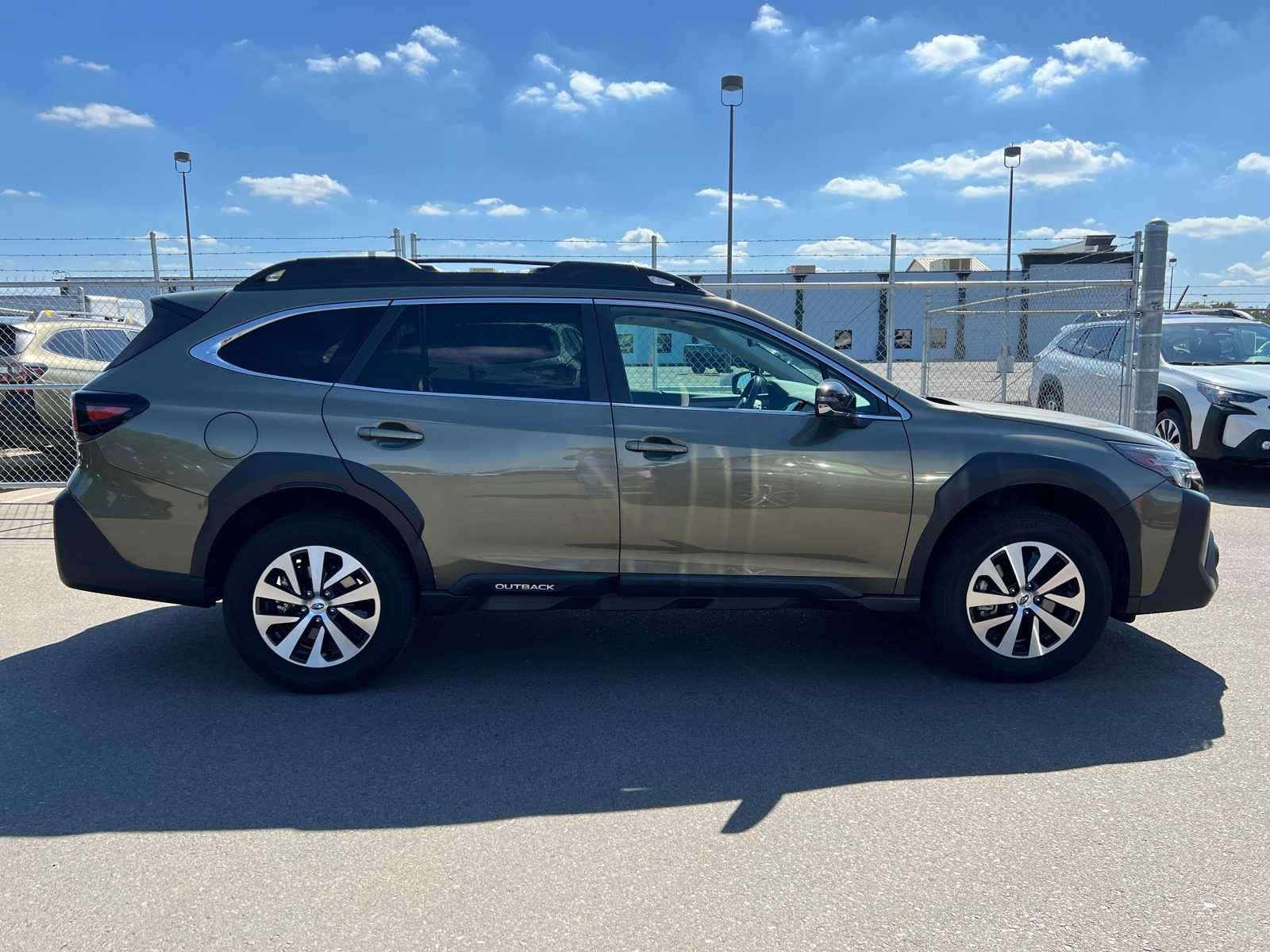 Thumbnail: 2023 Subaru Outback - 10