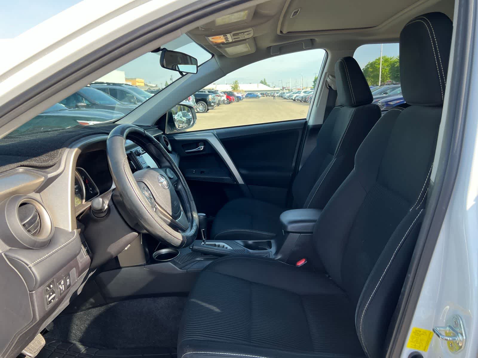 Thumbnail: 2015 Toyota RAV4 - 15