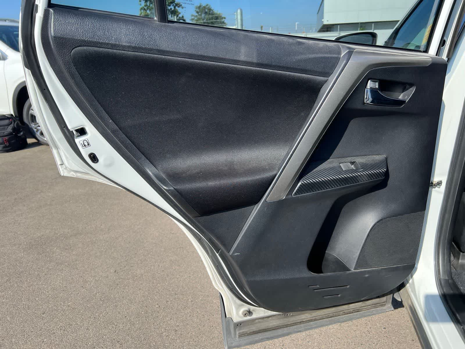 Thumbnail: 2015 Toyota RAV4 - 20